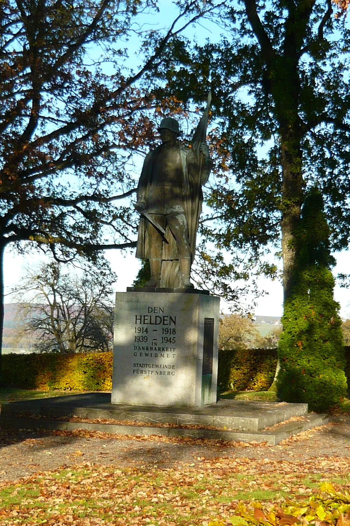 Photo showing: The memorial of war in Fürstenberg