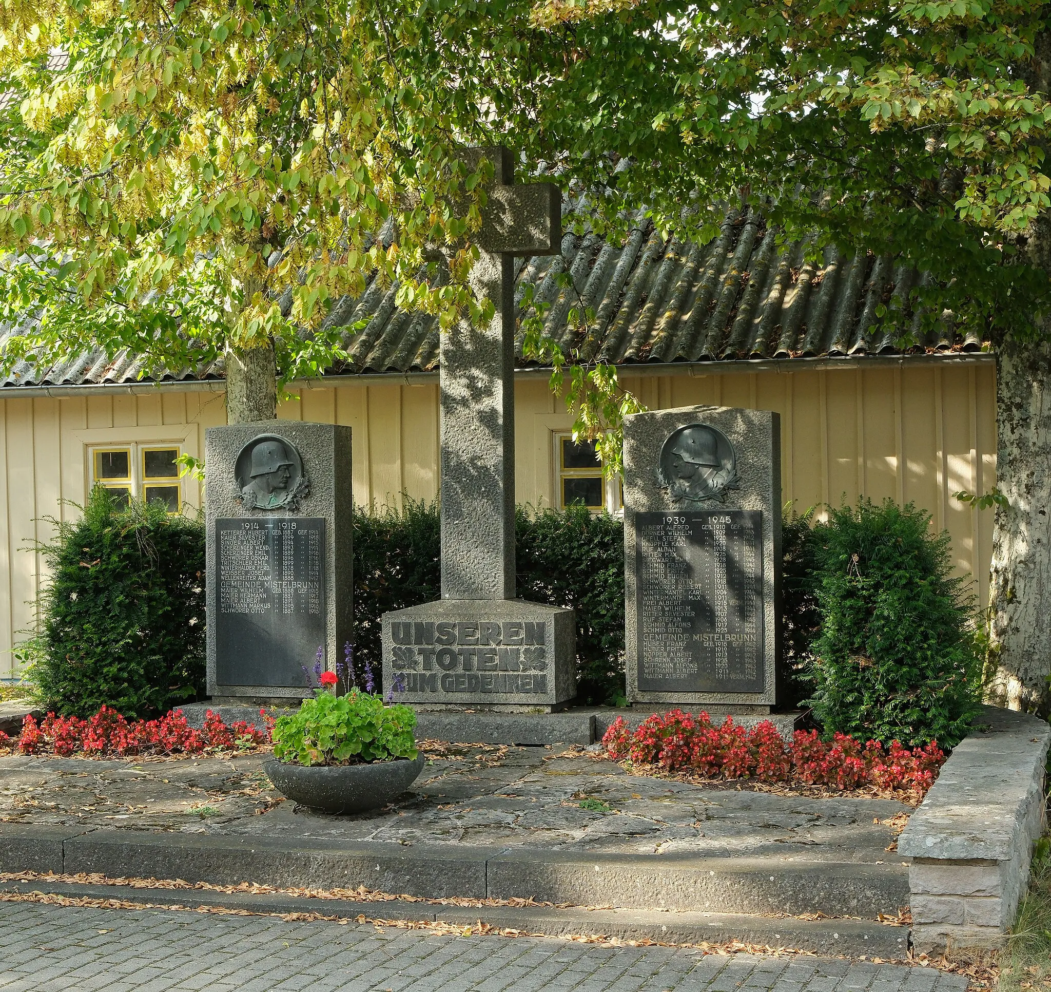 Photo showing: War memorial, Hubertshofen, Donaueschingen, district Schwarzwald–Baar–Kreis, Baden–Württemberg, Germany