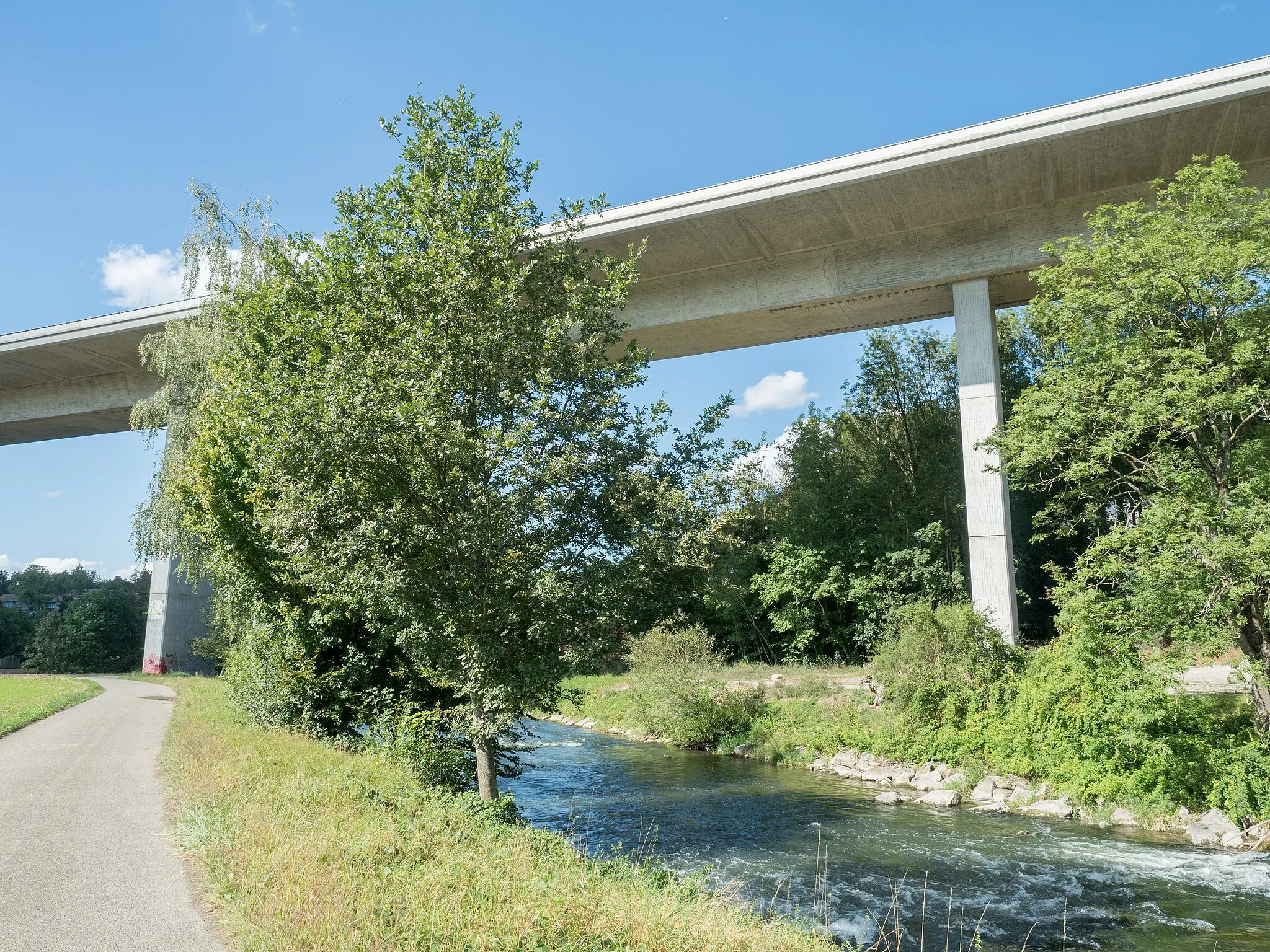 Photo showing: Motorway A50 Viaduct over the Glatt River, Glattfelden, Canton of Zurich, Switzerland