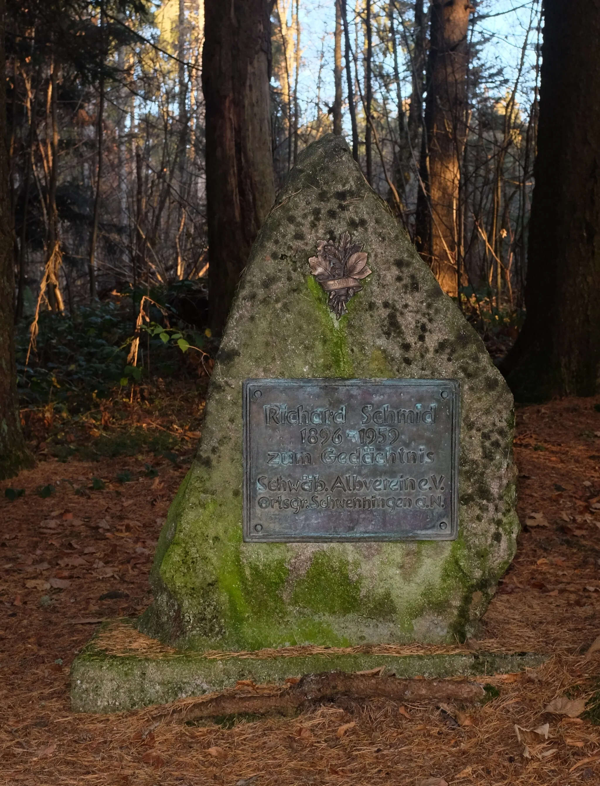 Photo showing: Memorial stone, dedicated to Richard Schmid (1896-1959), Türnleberg, Bad Dürrheim-Hochemmingen, Schwarzwald-Baar-Kreis, Baden-Württemberg, Germany