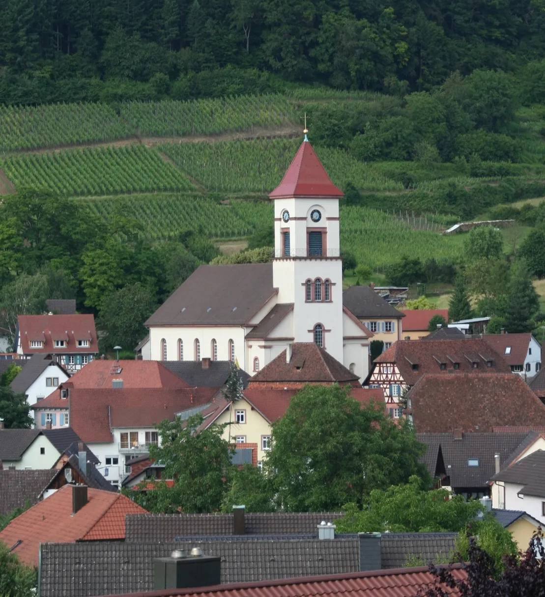 Photo showing: Pfarrkirche Zum Heiligen Kreuz in Münchweier, 1828-29 nach Plänen von Hans Voss gebaut