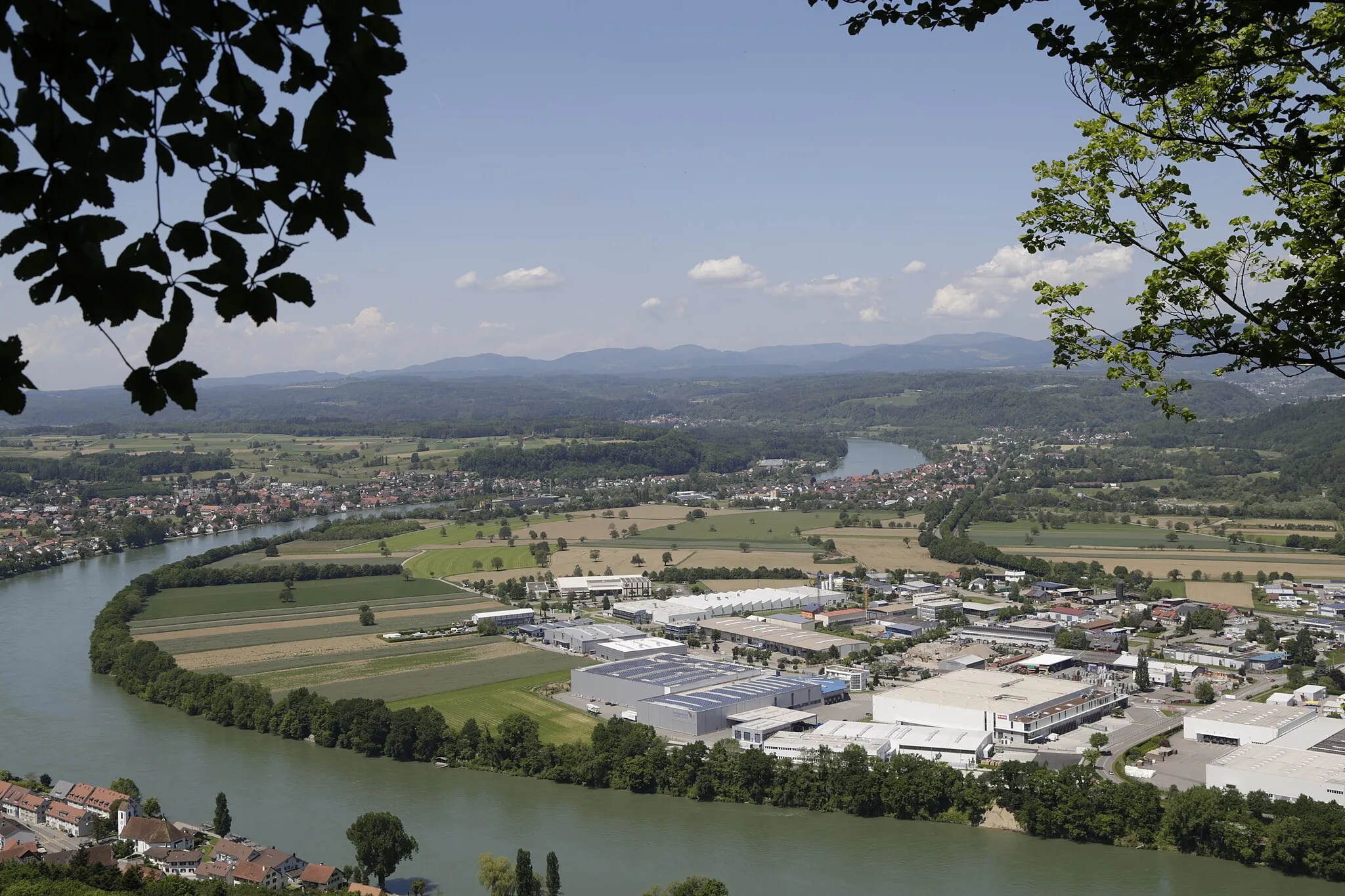 Photo showing: Blick von der Mumpferflue Richtung Nord-Westen, auf das schweizerische und badische Wallbach.