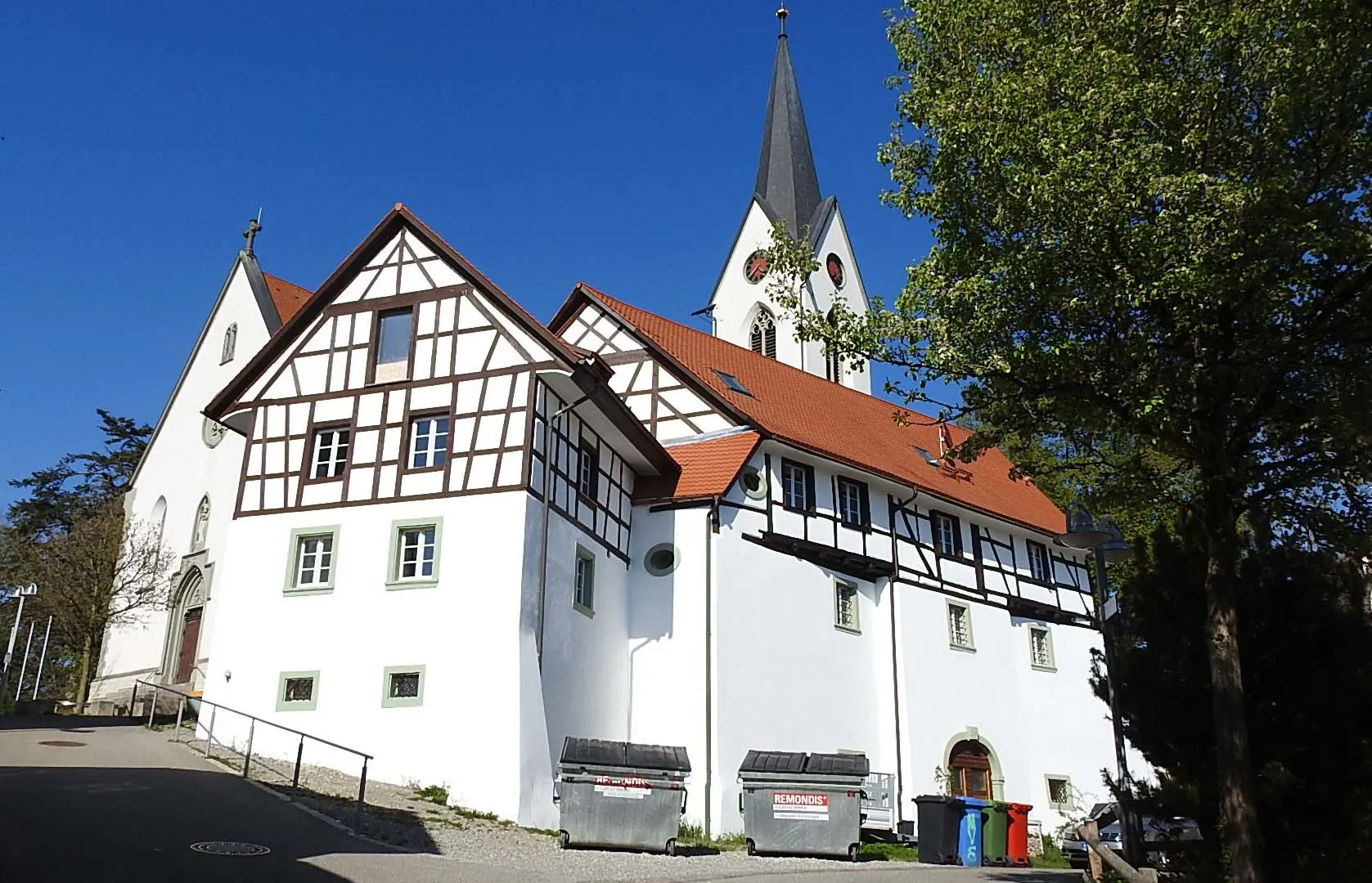 Photo showing: Ehem. Klösterle und St. Remigius in Steißlingen