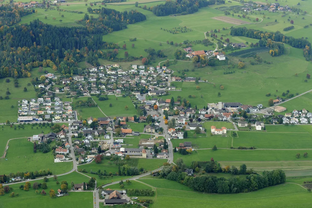 Photo showing: Flugaufnahme des Dorfs Zuckenriet, Schweiz