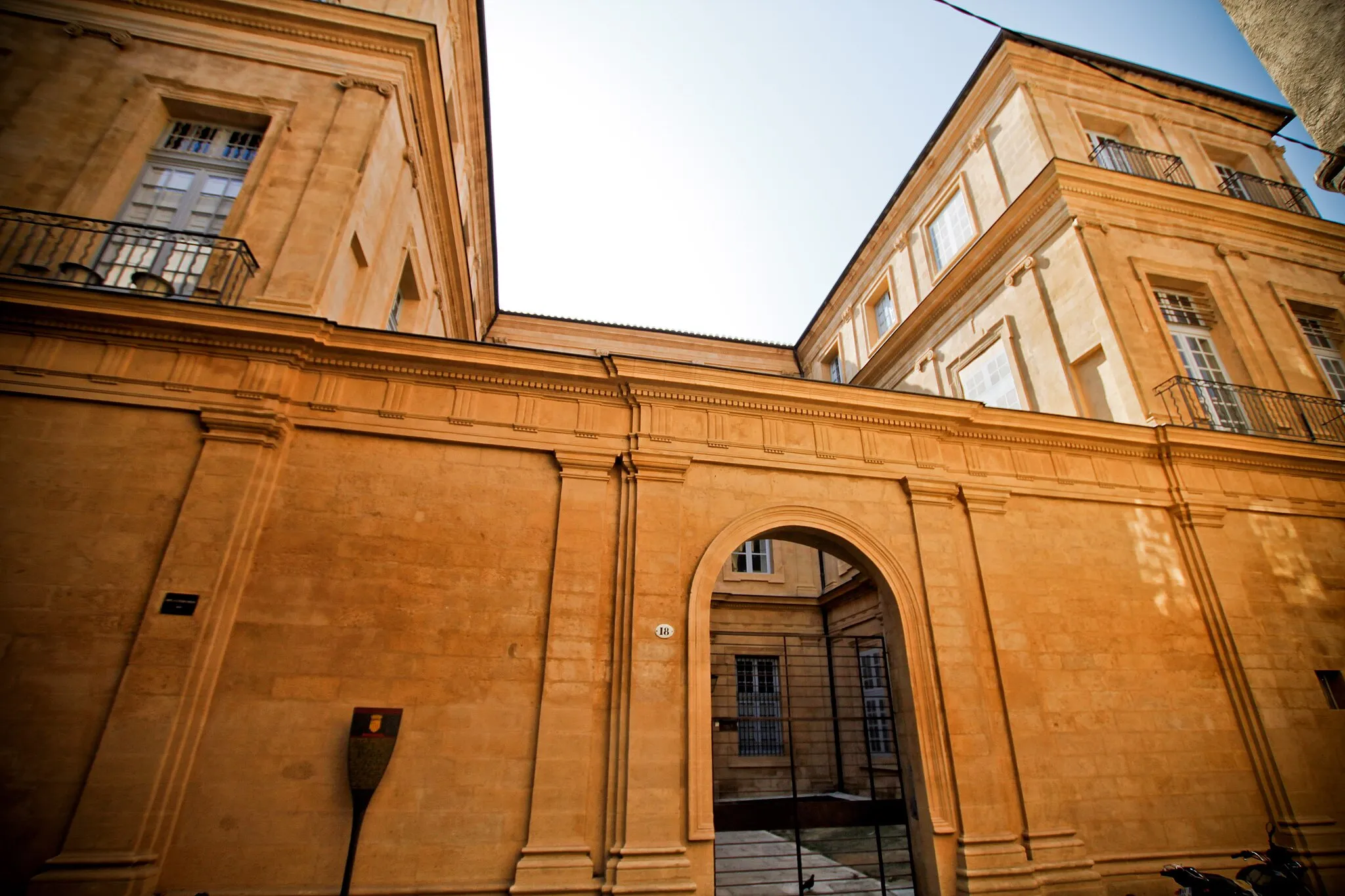 Photo showing: This building is indexed in the base Mérimée, a database of architectural heritage maintained by the French Ministry of Culture, under the reference PA00081039 .