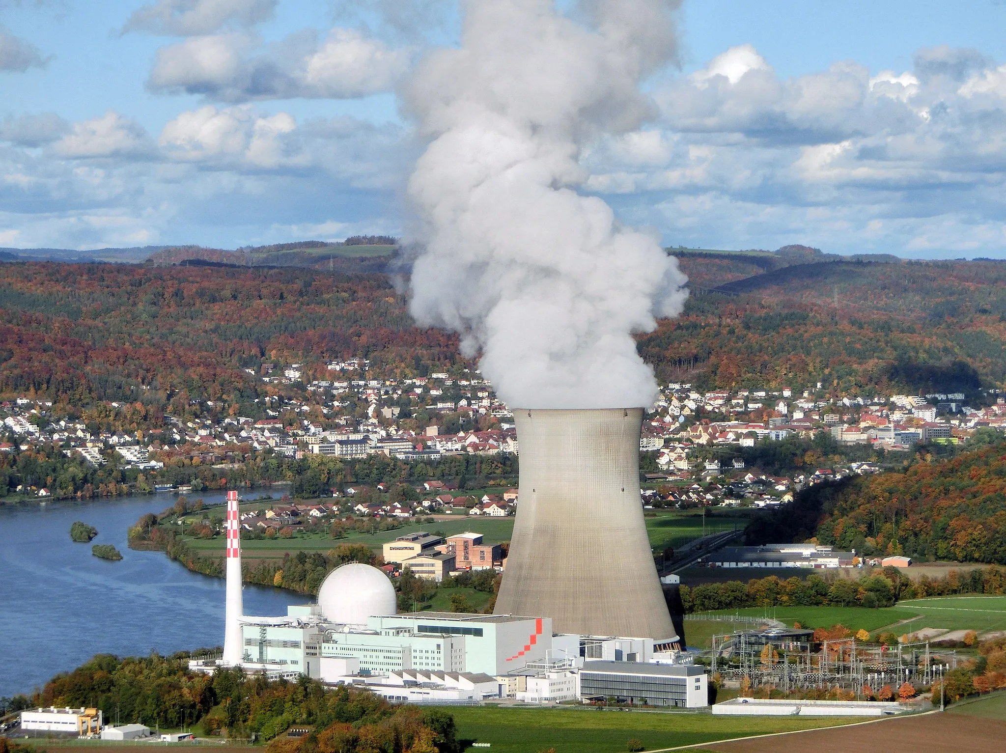 Photo showing: Nuclar Power Plant Leibstadt at Rhine River in Aargau, Switzerland, Europe