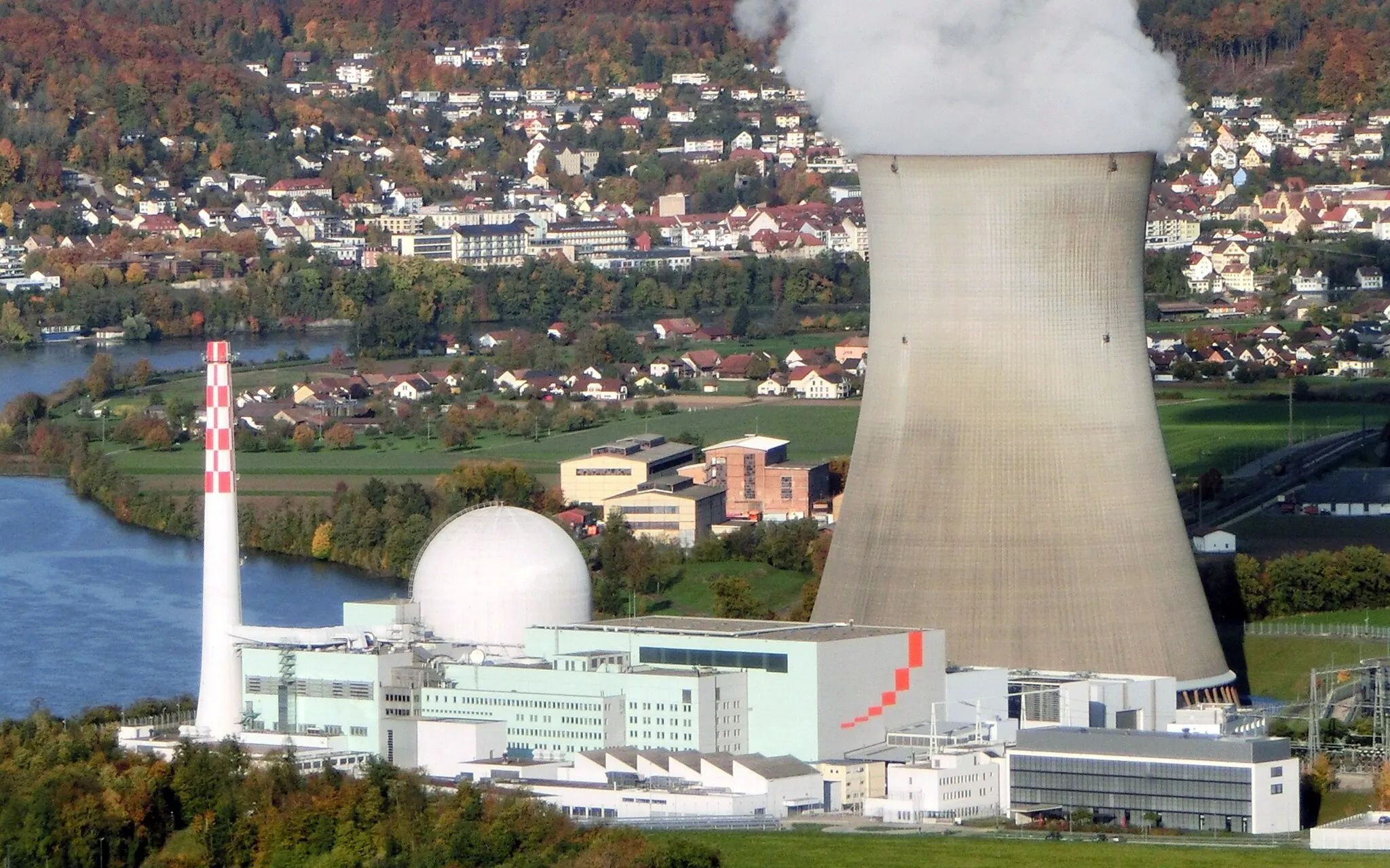 Photo showing: Nuclar Power Plant Leibstadt at Rhine River in Aargau, Switzerland, Europe