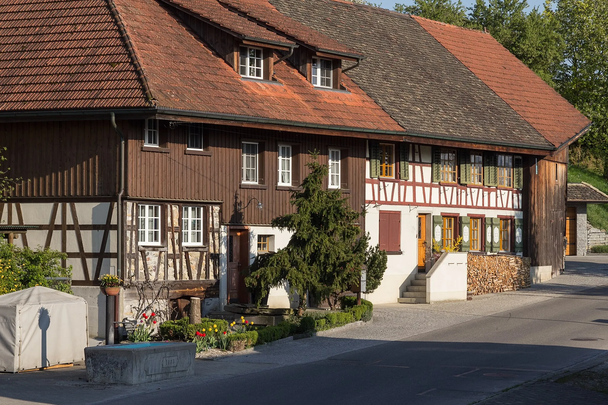 Photo showing: Doppelbauernhaus Ruberbaum 35/35a in Ottoberg TG