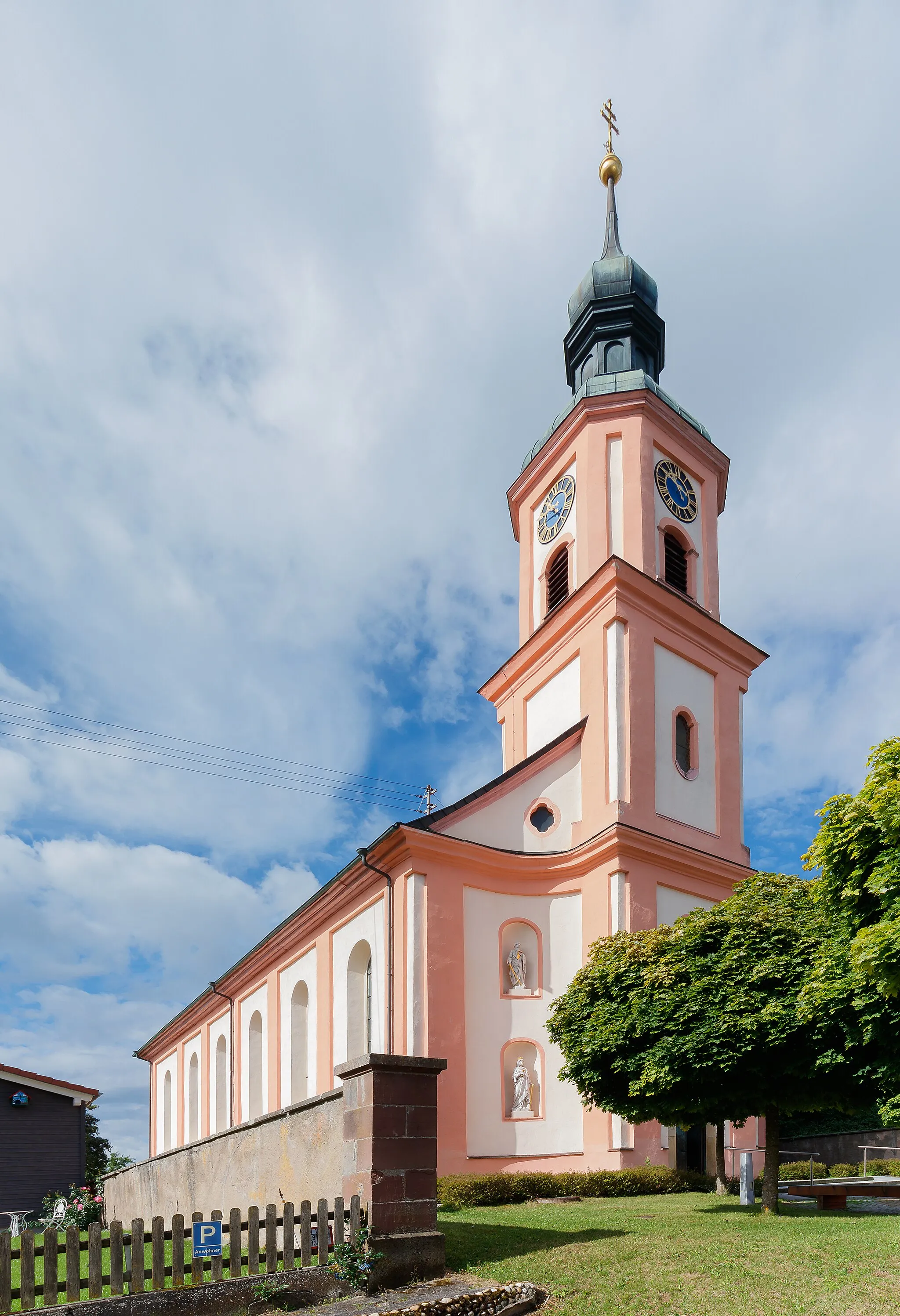 Photo showing: View from east on the parish church St. Georg, built in 1750 - 1751 by Peter Thumb (1681–1767), Hüfingen-Mundelfingen, Baden-Württemberg, Germany.