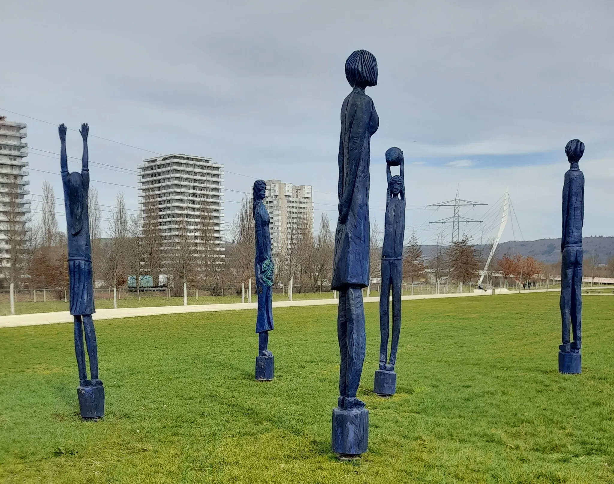 Photo showing: Sculpture group "Blue People" by Jean-Luc Ringwald on the country garden schow 2018 in Lahr, Germany