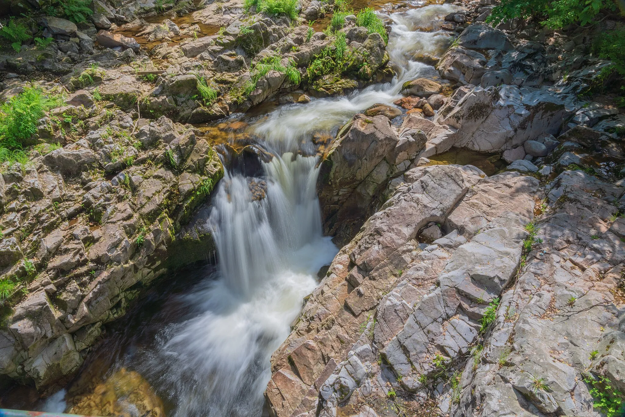 Photo showing: Tusculum Wasserfall, zweistufiger Wasserfall, hier erste Stufe