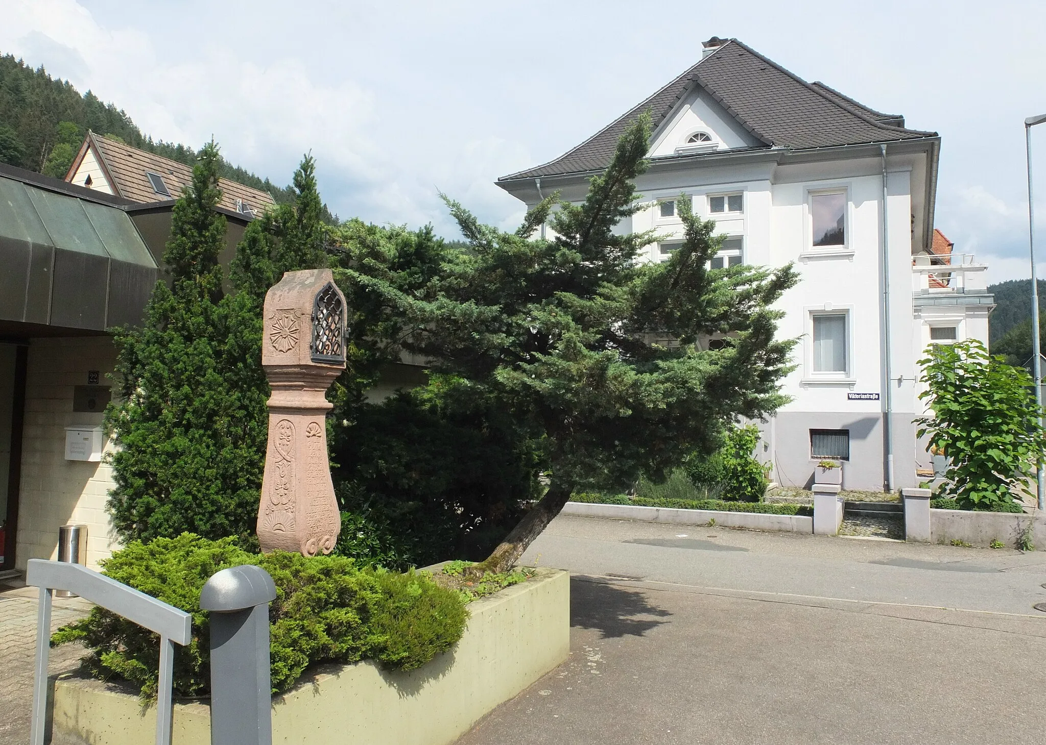 Photo showing: Wayside shrine at "Evangelische Kirche Wolfach" (Black Forest, Germany), Vorstadtstr. 22.