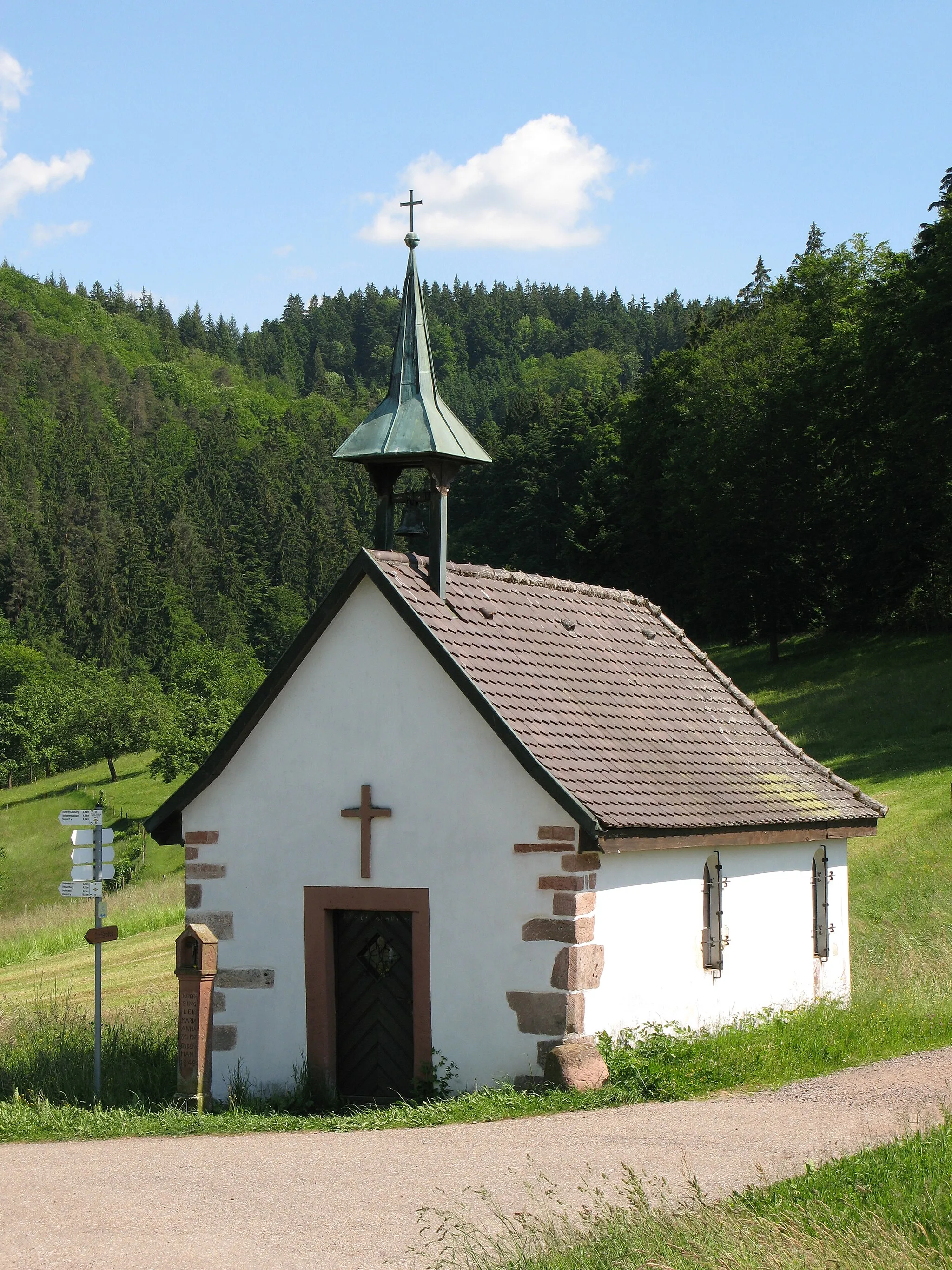 Photo showing: Die Robertskapelle am Kandelhöhenweg und dem Schwarzwald-Querweg Rottweil–Lahr im Schwarzwald.