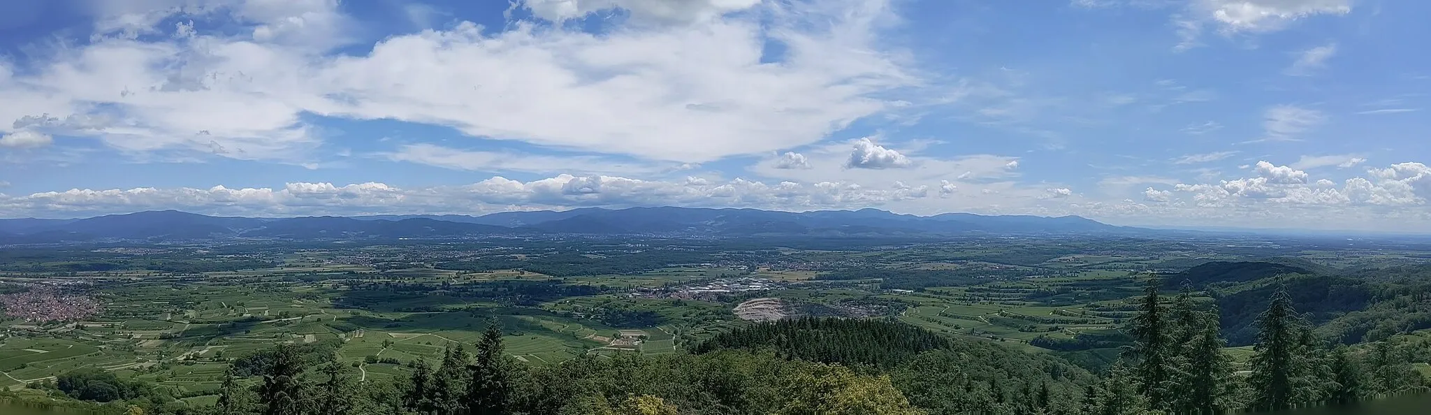 Photo showing: View from Eichelspitzturm in Kaiserstuhl, Baden, Germany