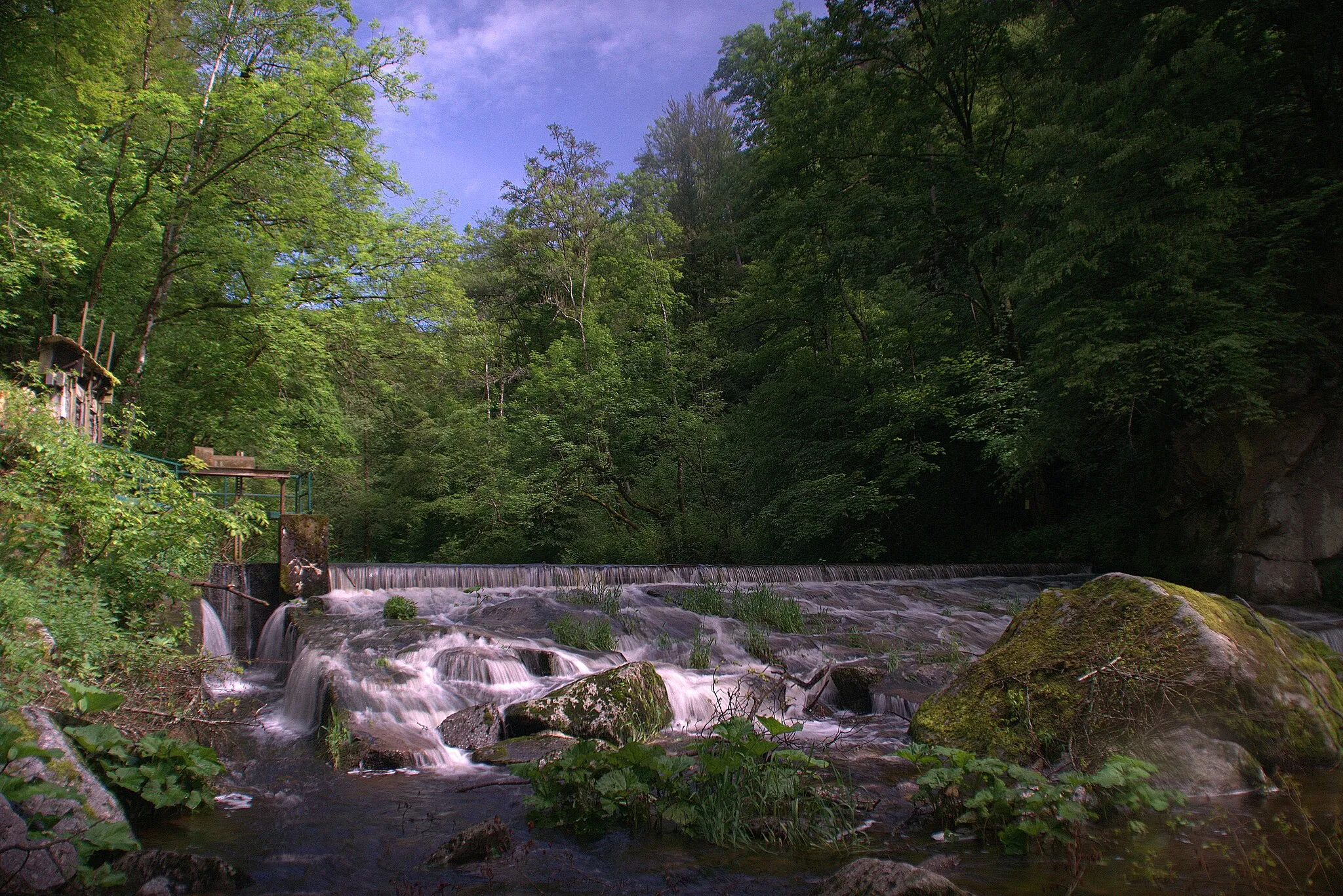 Photo showing: Die Alb bei Tiefenstein in Görwihl (nahe Gemeindegrenze zu Albbruck); Landschaftsschutzgebiet „Albtal (Unterlauf der Hauensteiner Alb)“ (LSG 3.37.001)