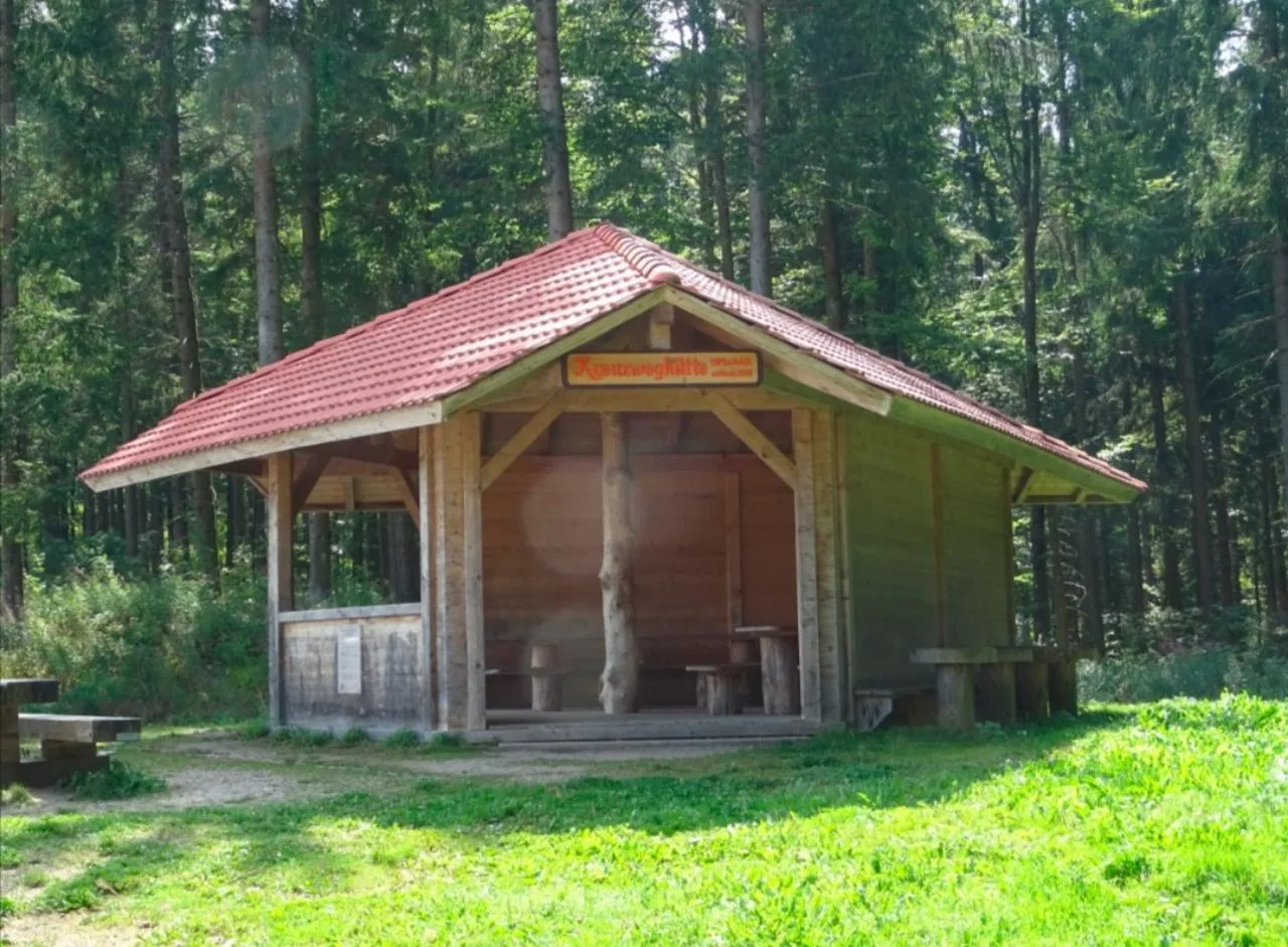 Photo showing: Schöne Motorradstrecke und schöner Parkplatz am Sirnitzpass