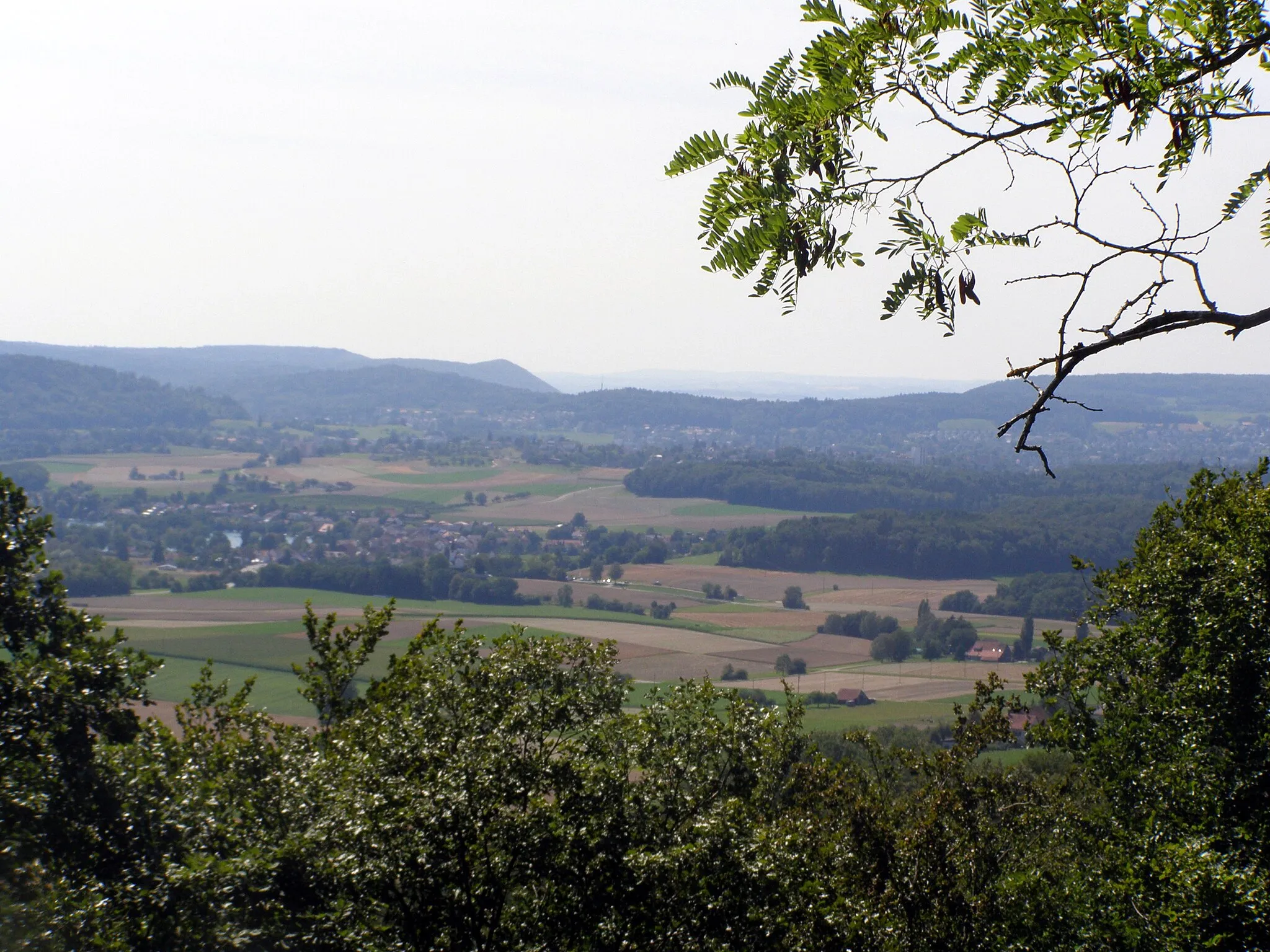 Photo showing: Aussicht vom Aussichtsturm des Bürglischlosses auf dem Rauhenberg bei Gailingen am Hochrhein in Richtung Schaffhausen, N 47.7037, E 8.7486