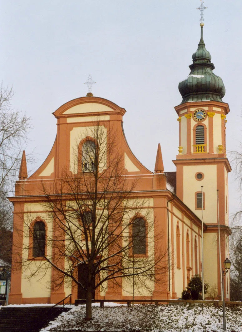 Photo showing: Die katholische Pfarrkirche St. Michael in Appenweier (Landkreis Ortenau, Baden-Württemberg). Die Kirche wurde 1748-1750 nach Entwurf von Ignaz Krohmer, Hofbaumeister der Markgrafschaft Baden-Baden, errichtet. Die Barockkirche wurde für dörfliche Verhältnisse reich ausgeziert.