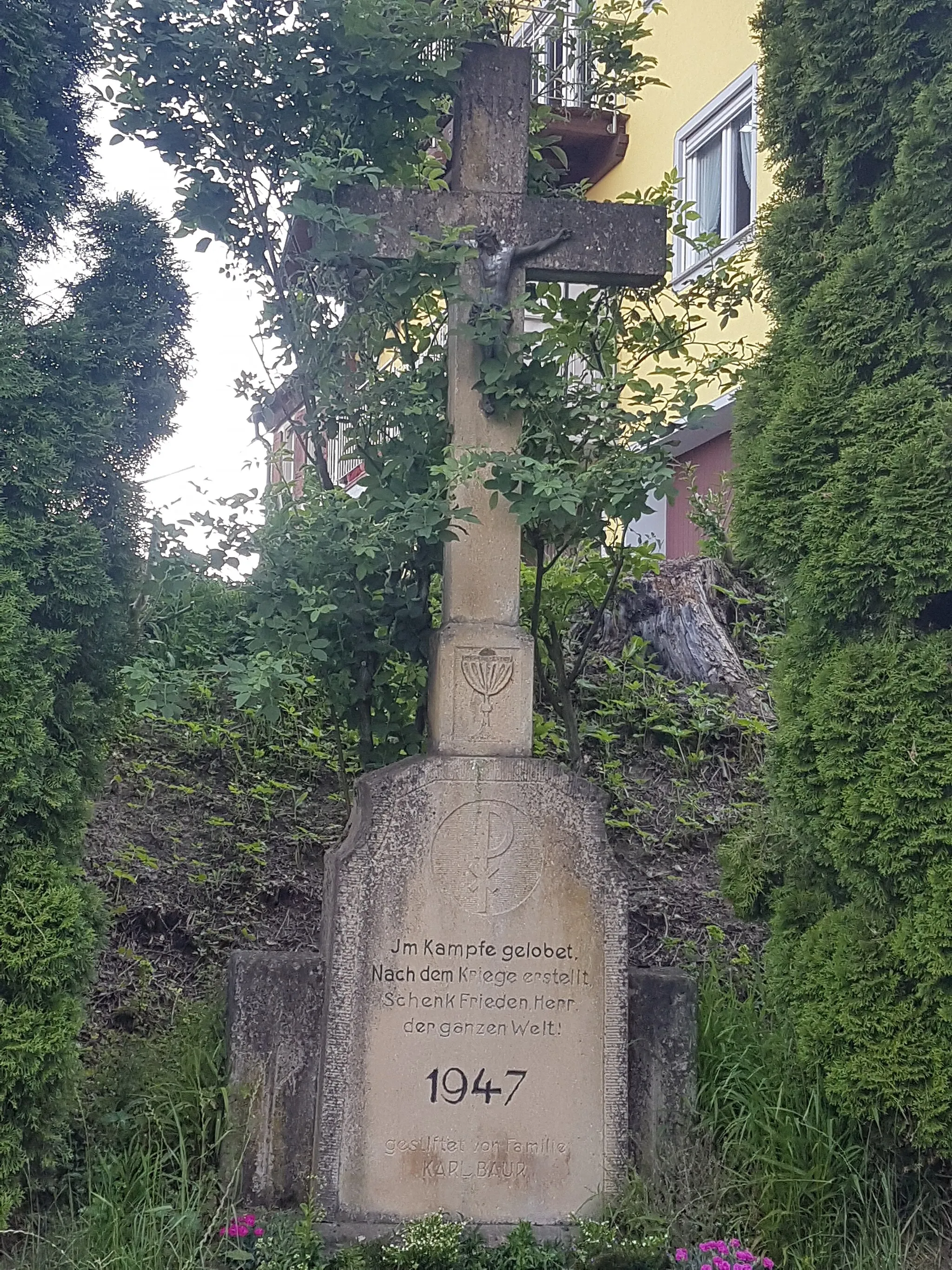 Photo showing: Inschrift: Im Kampfe gelobet. Nach dem Kriege erstellt. Schenk Frieden, Herr, der ganzen Welt!
Erbaut: 1947