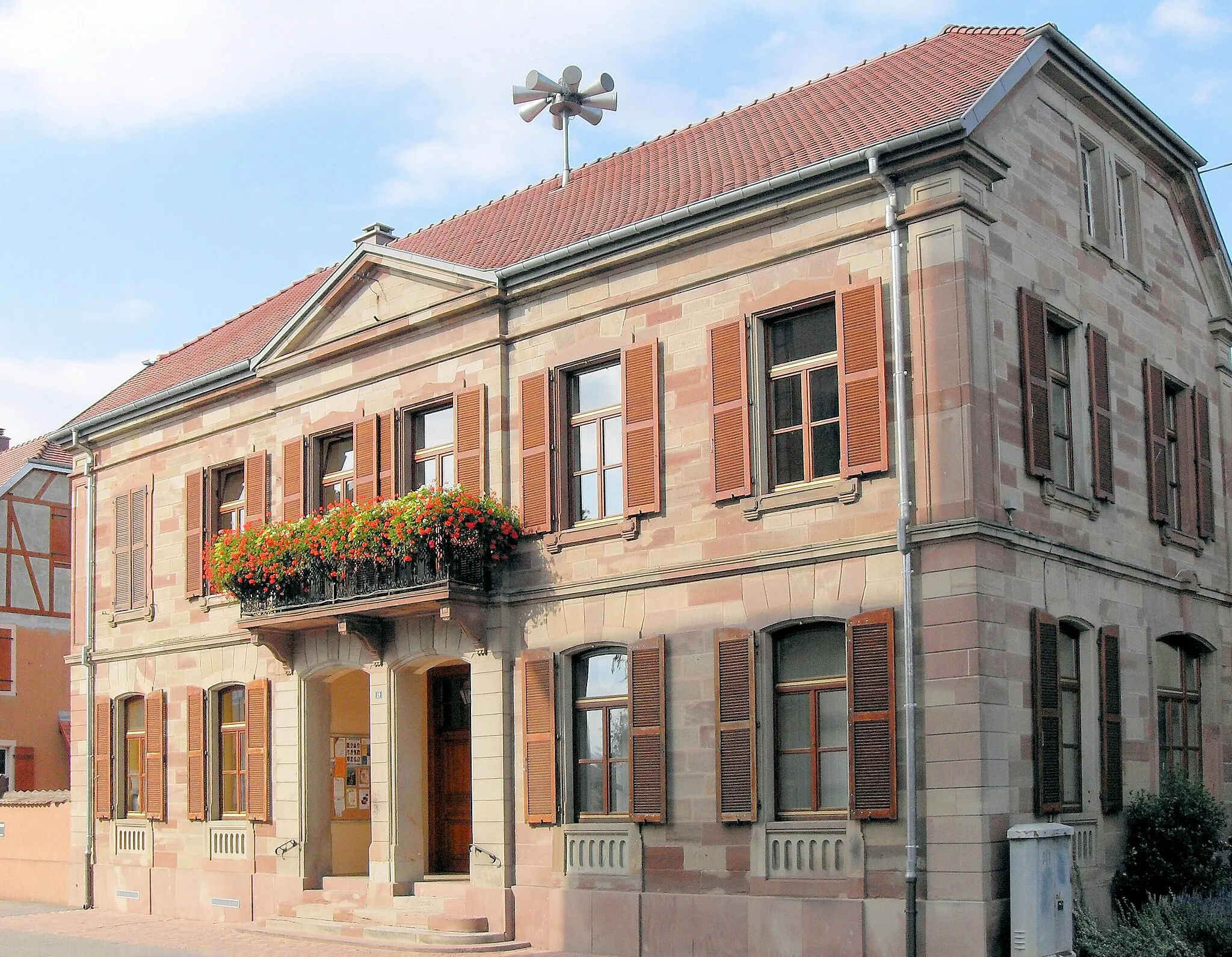 Photo showing: La mairie et l'ancienne école d'Artzenheim