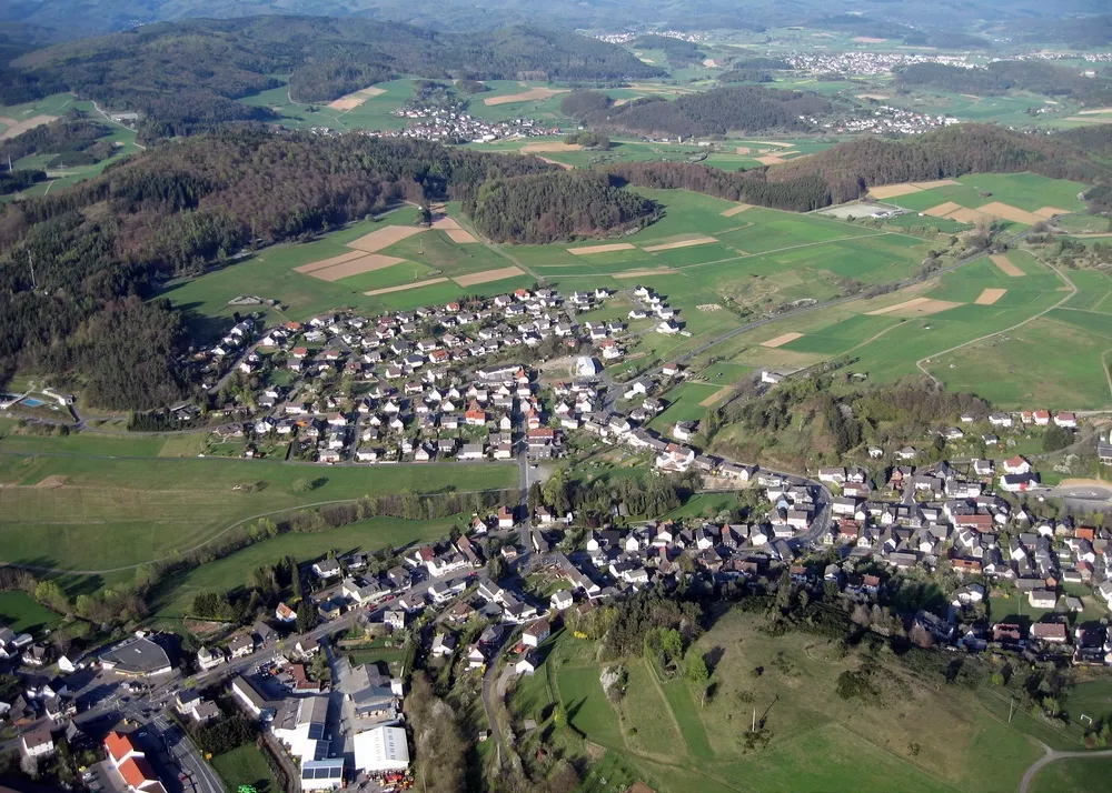 Photo showing: Luftaufnahme Niedereisenhausen, Steffenberg
