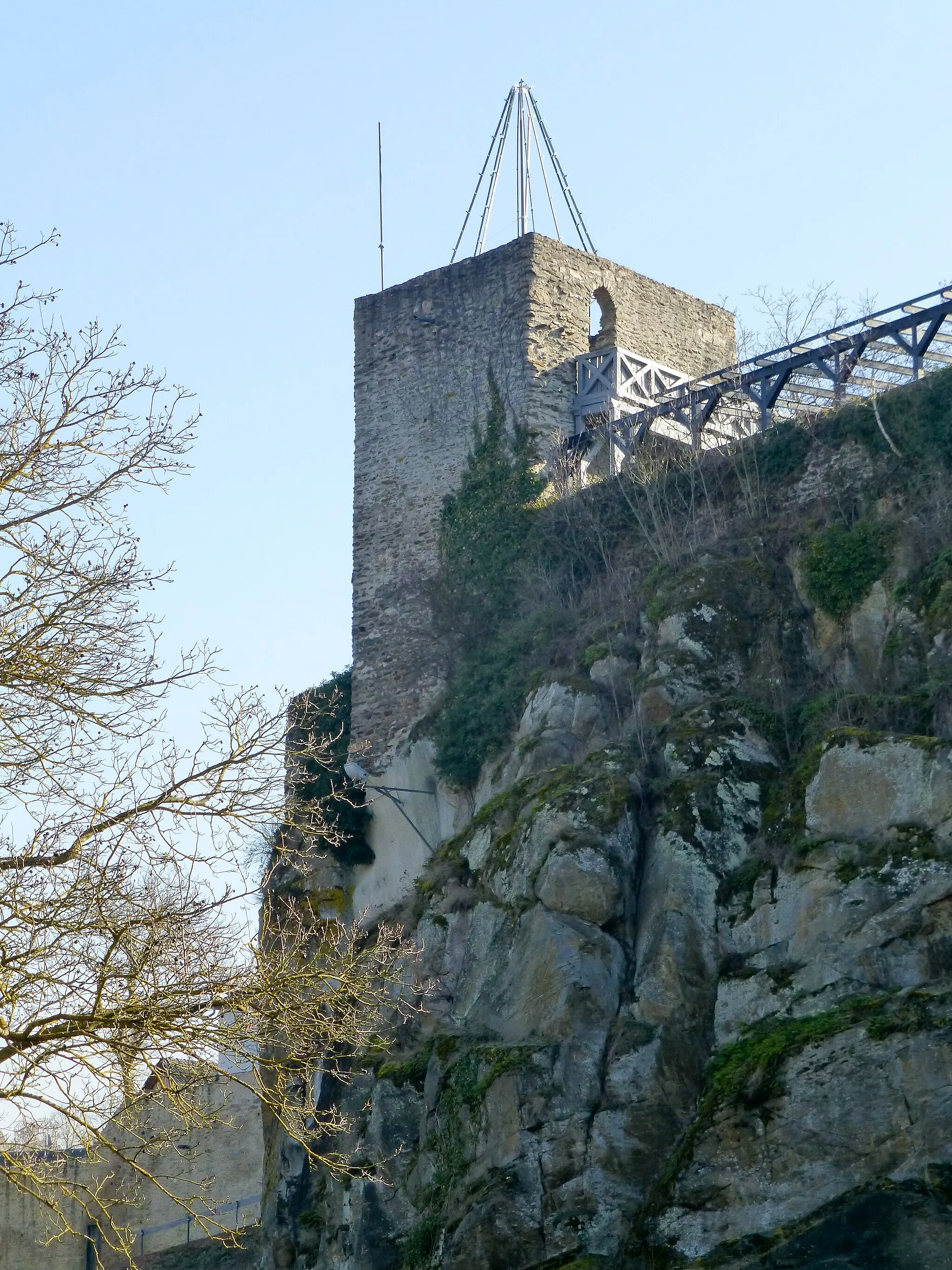 Photo showing: Burg Kirberg; Burgturm von Westen gesehen