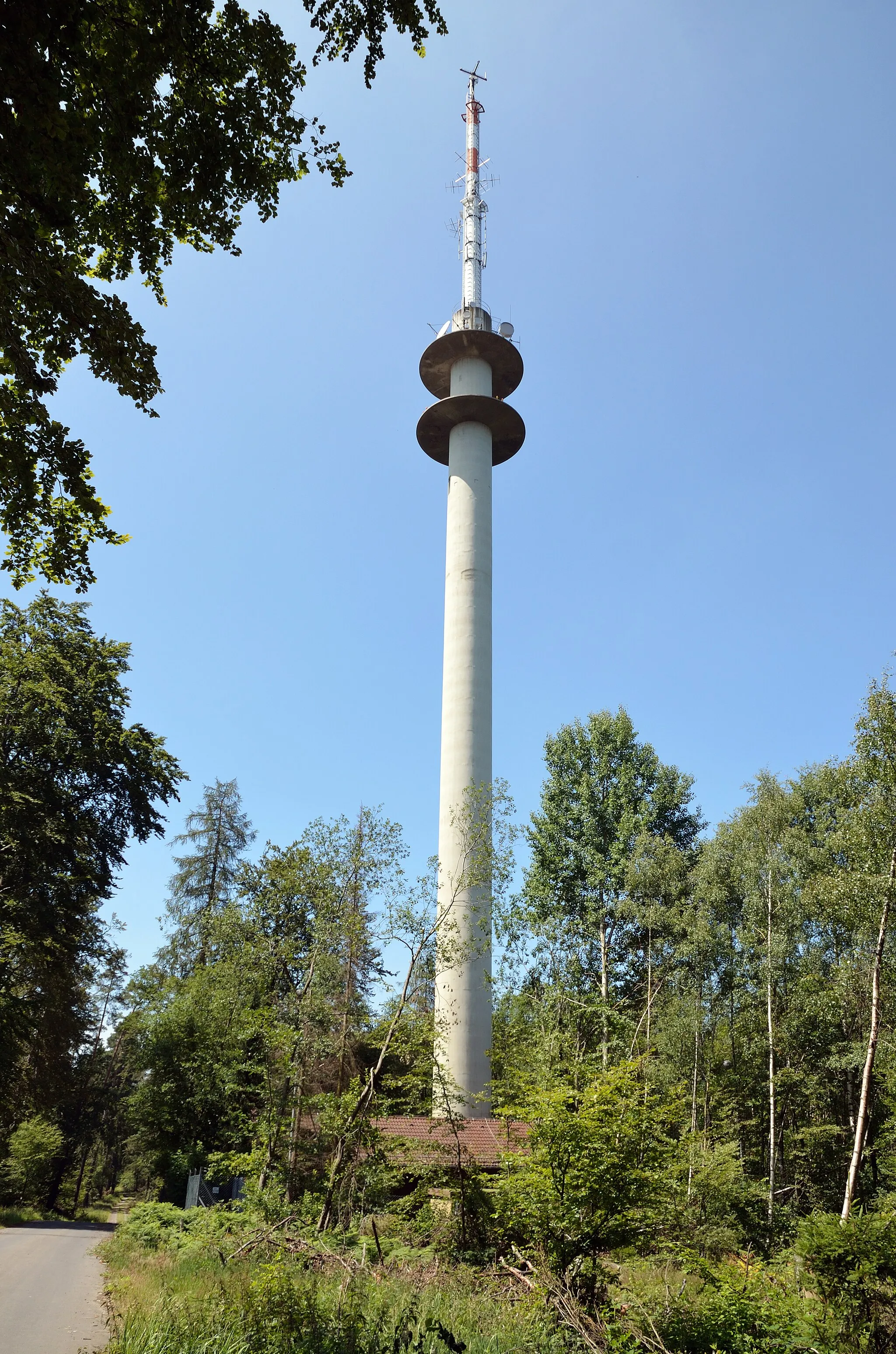 Photo showing: Antenna tower near Marburg
