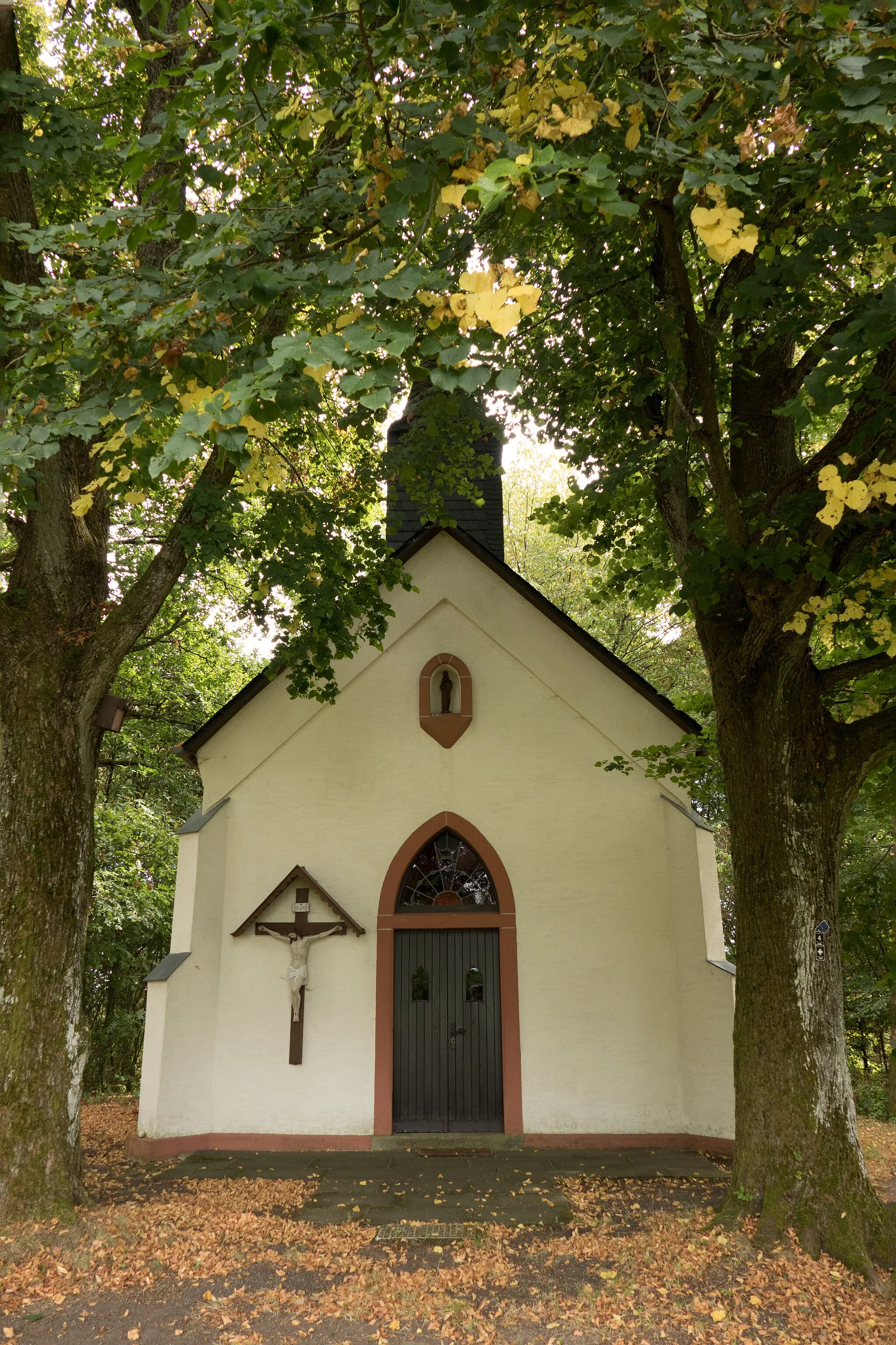 Photo showing: Dies ist die dreiseitig geschlossene Kapelle mit Dachreiter aus dem Jahr 1864 der Denkmalzone Steimel.