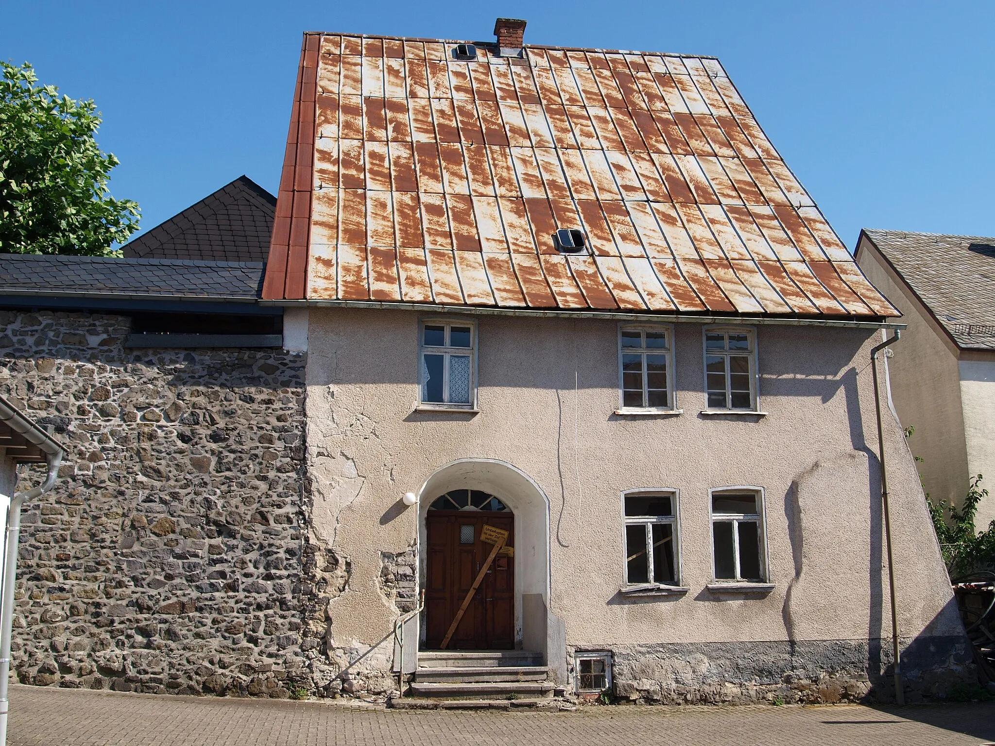 Photo showing: ehem. Wohnhaus an der inzw. abgebrochenen Zehntscheuer