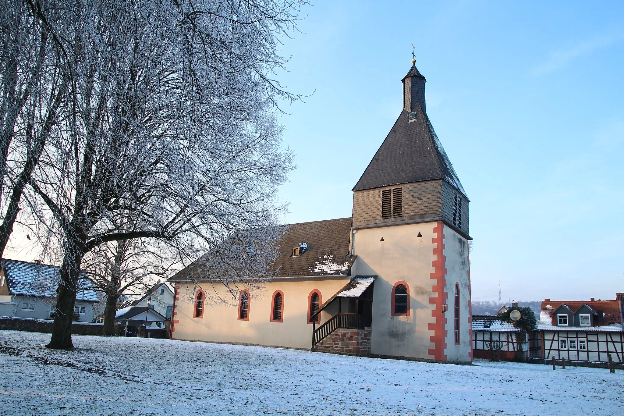 Photo showing: Ehemalige Klosterkirche und heute Dorfkirche in Hachborn. Ansicht von Südosten.