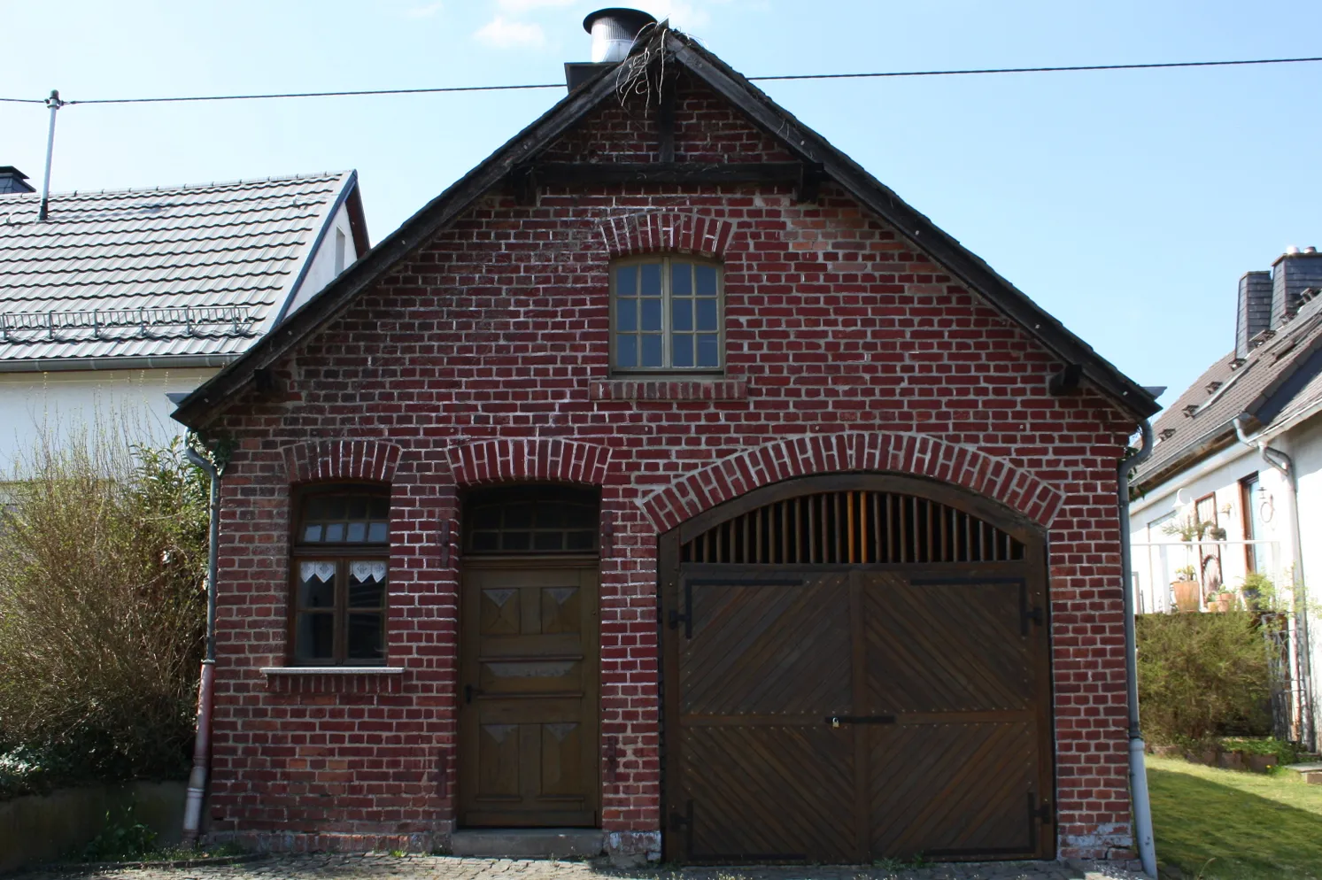 Photo showing: Feuerspritzen- und Gemeindebackhaus, Hauptstraße 14, Kulturdenkmal in Gehlert, Westerwaldkreis, Rheinland-Pfalz, Deutschland