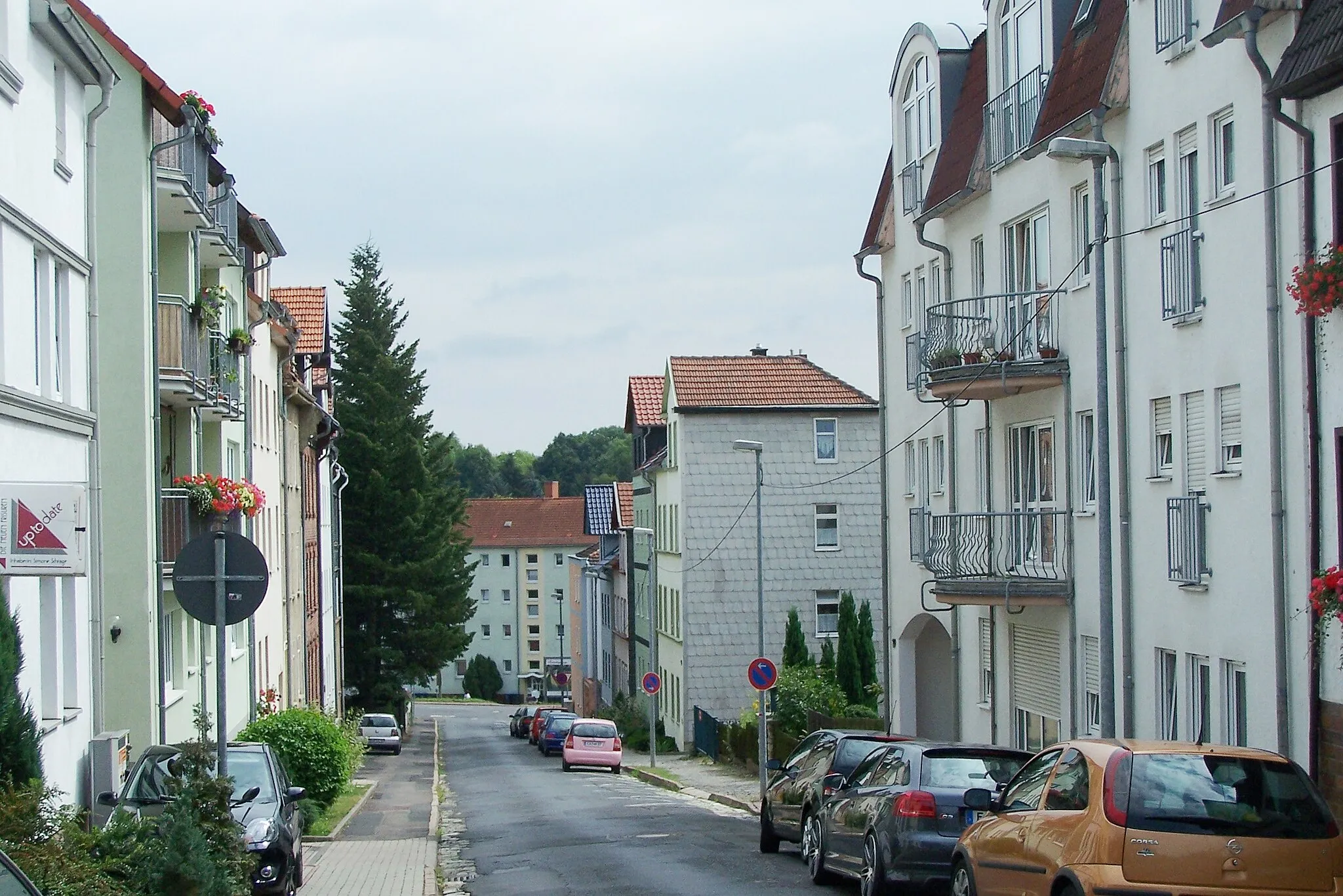 Photo showing: Blick von Westen in den unteren Abschnitt der Straße Am Ramsberg.