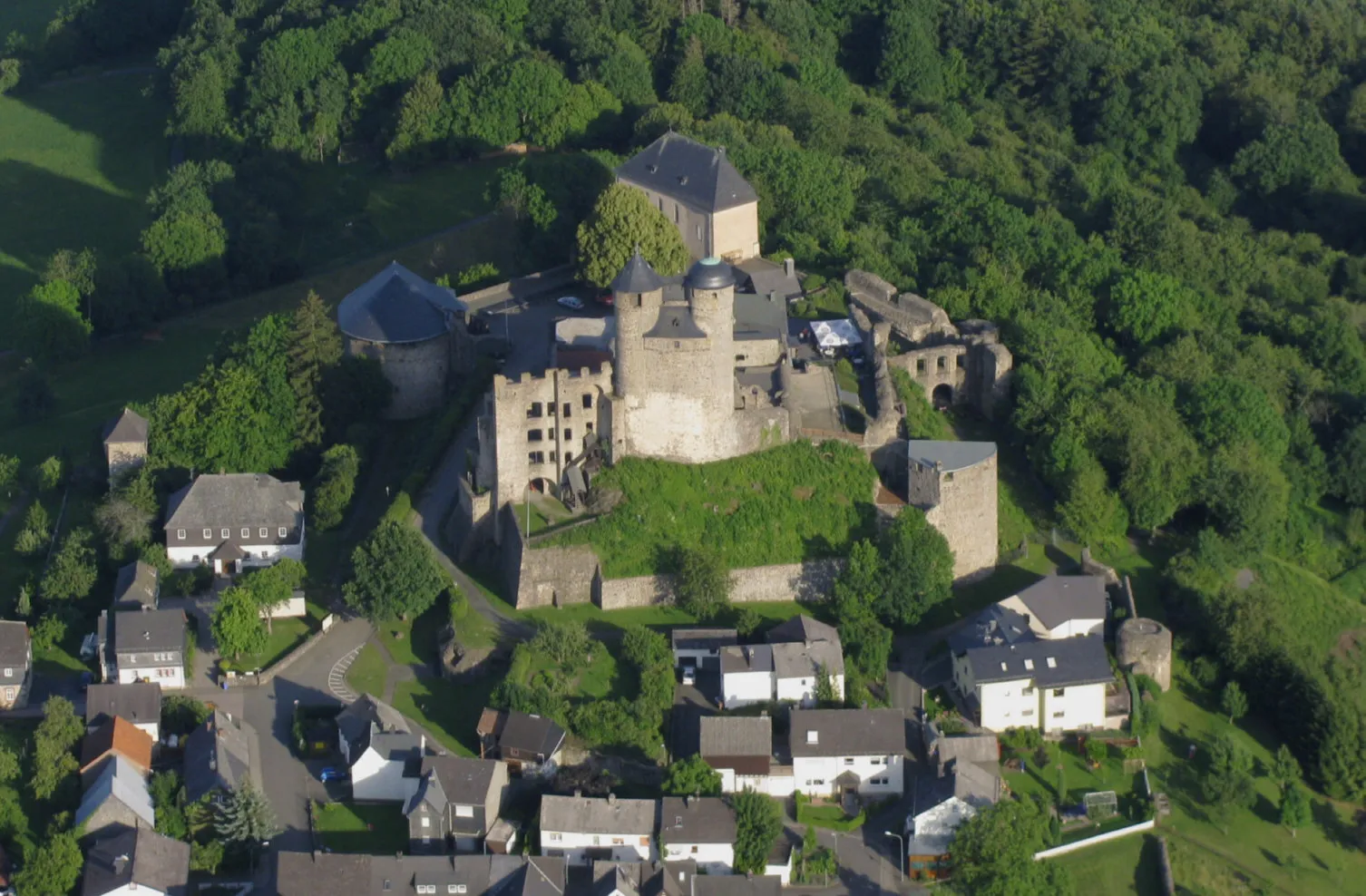 Photo showing: Burg Greifenstein aus der Luft