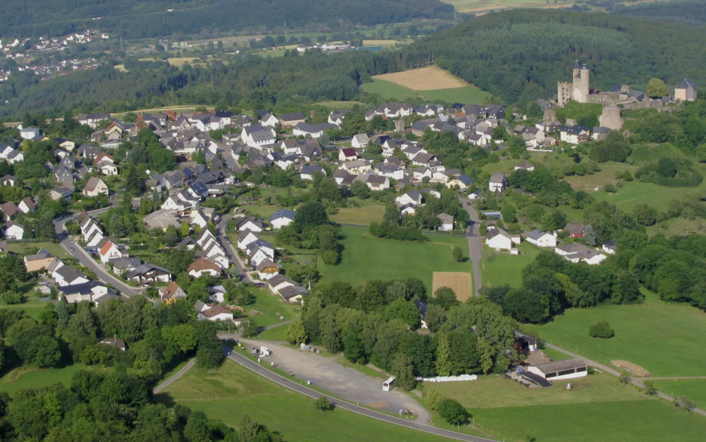 Photo showing: Greifenstein (inkl. Burg) aus der Luft