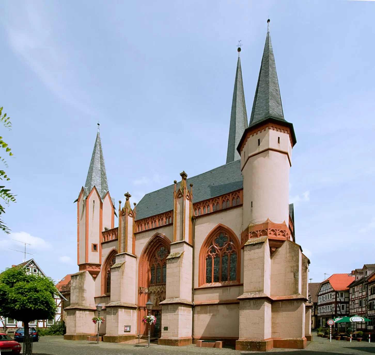 Photo showing: Die Liebfrauenkirche in Schotten im Vogelsbergkreis. Die gotische Hallenkirche wurde zwischen 1300 und 1400 erbaut.