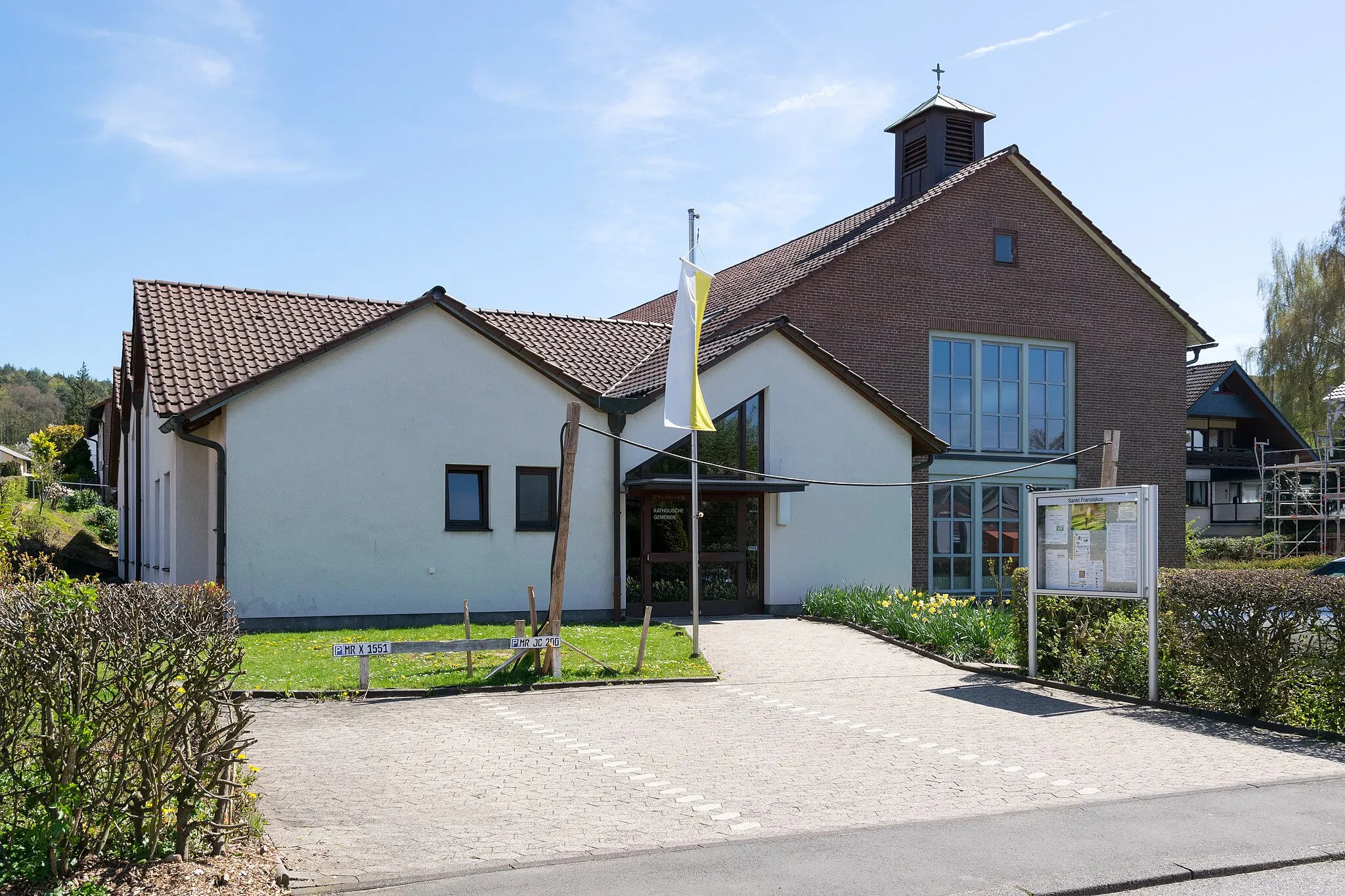 Photo showing: Die kath. St.-Franziskus-Kirche in Cappel (Marburg)