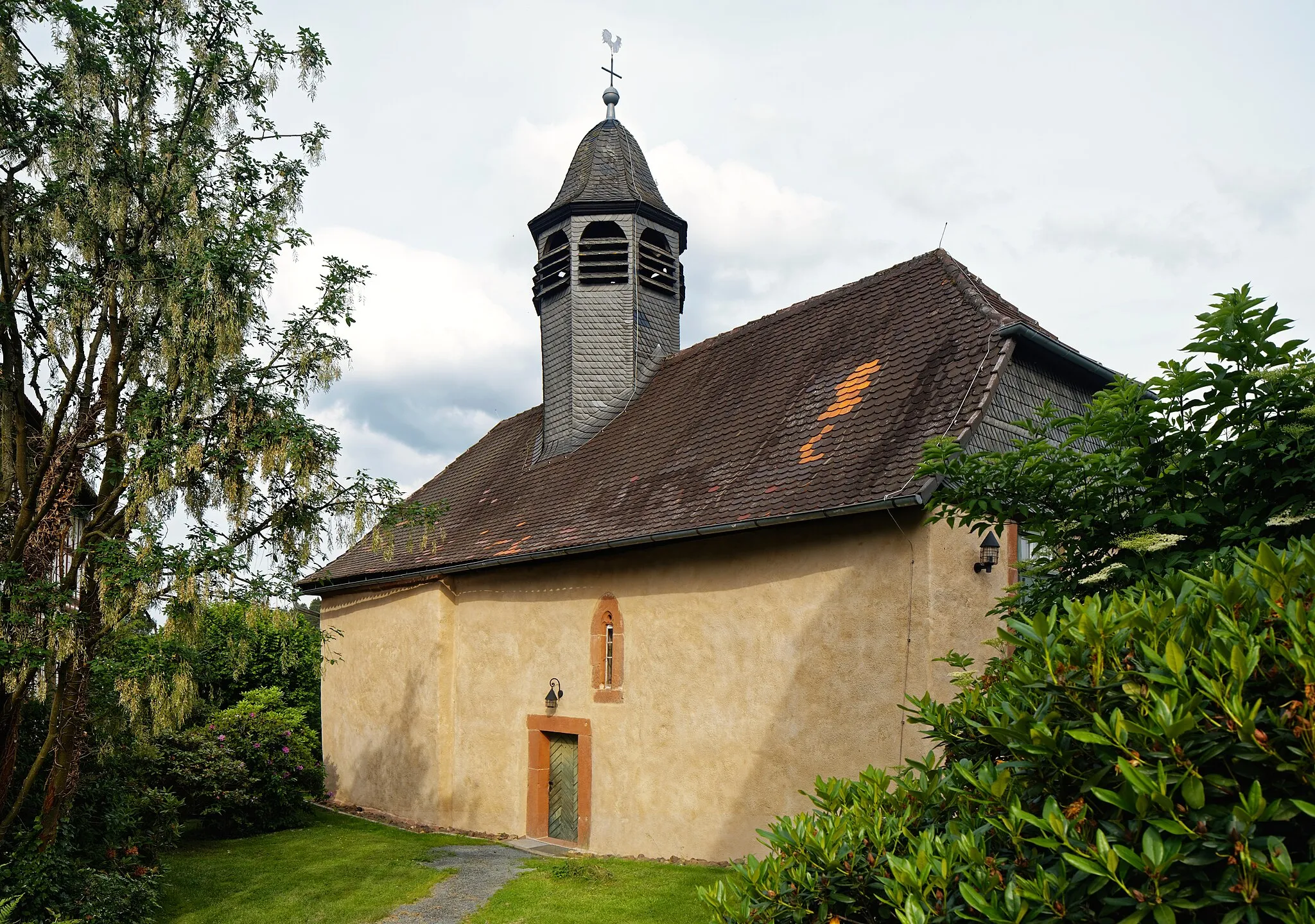 Photo showing: Ev. Kirche Schwarzenborn, Cölbe, Landkreis Marburg-Biedenkopf, Hessen, Deutschland