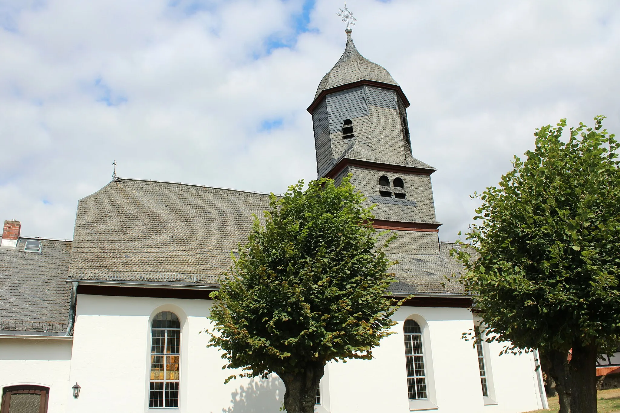 Photo showing: Evangelische Kirche Großrechtenbach, Gemeinde Hüttenberg, Lahn-Dill-Kreis, Hessen, Deutschland