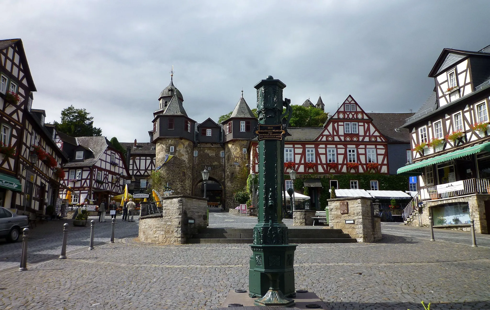 Photo showing: Braunfels - Marktplatz mit Brunnen und Fachwerkhäusern.jpg