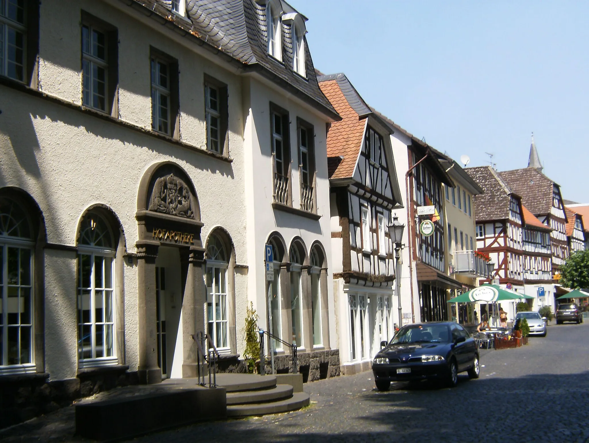 Photo showing: Lich (Hesse), Unterstadt 23, 25 with "Hofapotheke" (Court pharmacy) building and Unterstadt 21 (timber framed house)