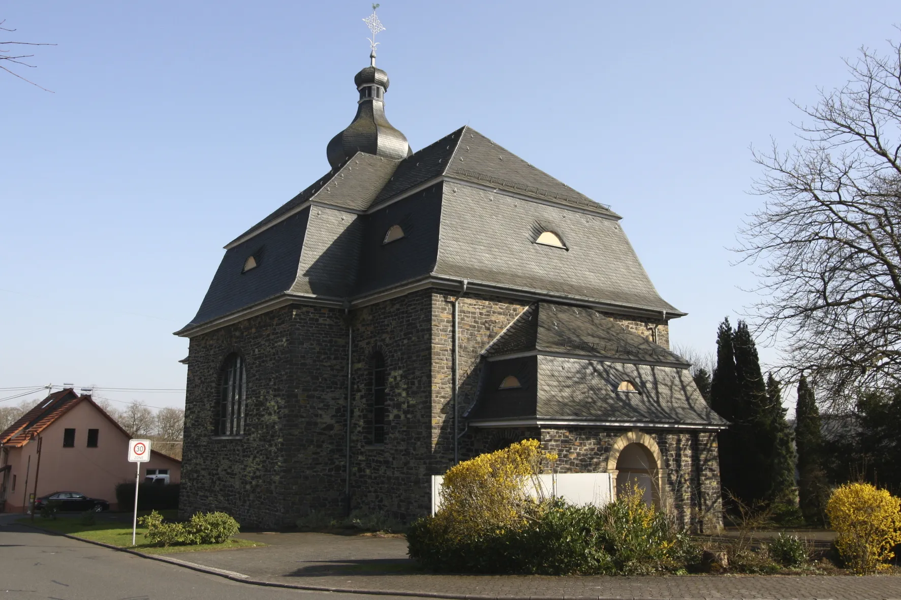 Photo showing: Herz Jesu Kirche, Langenhahn, Westerwaldkreis, Rheinland-Pfalz, Deutschland