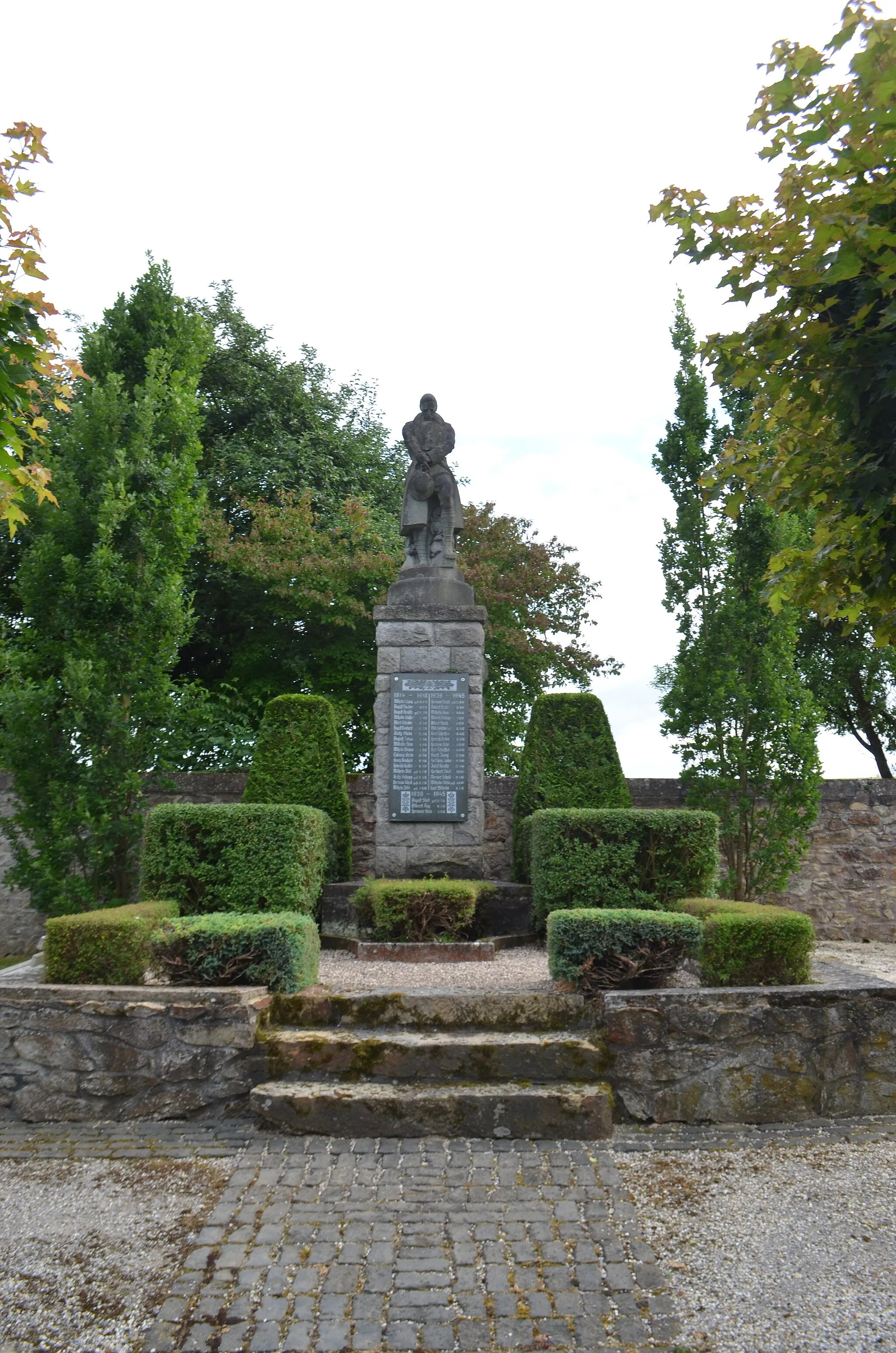 Photo showing: Heistenbach, Kriegerdenkmal