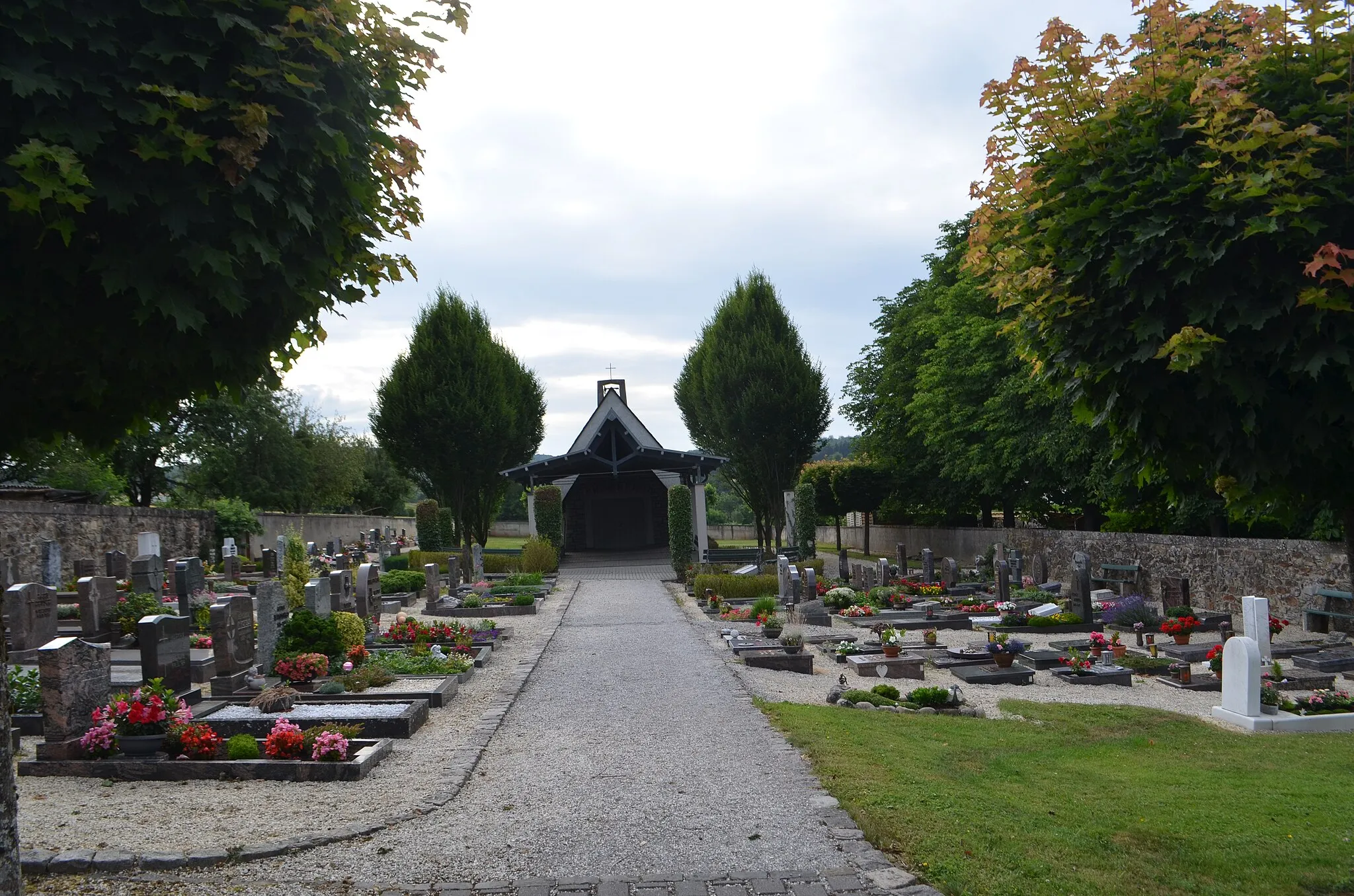Photo showing: Heistenbach, Friedhof