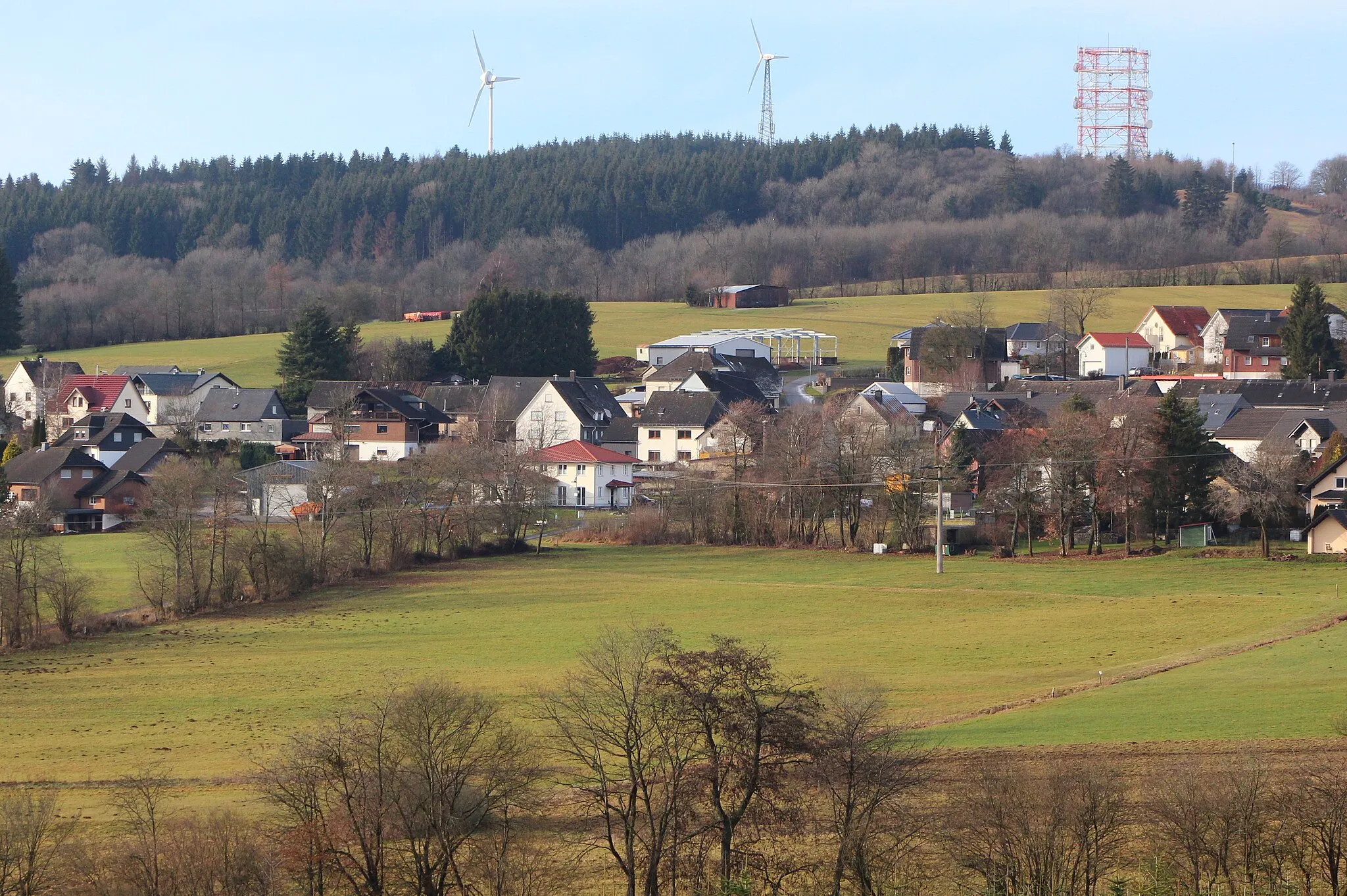 Photo showing: Bretthausen, Westerwald, Rheinland-Pfalz, im Hintergrund der Salzburger Kopf