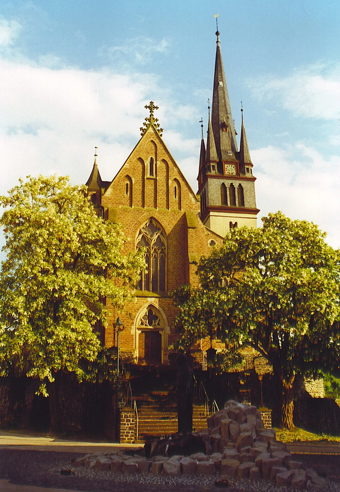 Photo showing: Kath. Pfarrkirche "St. Ägidus" zu Obertiefenbach (Beselich)