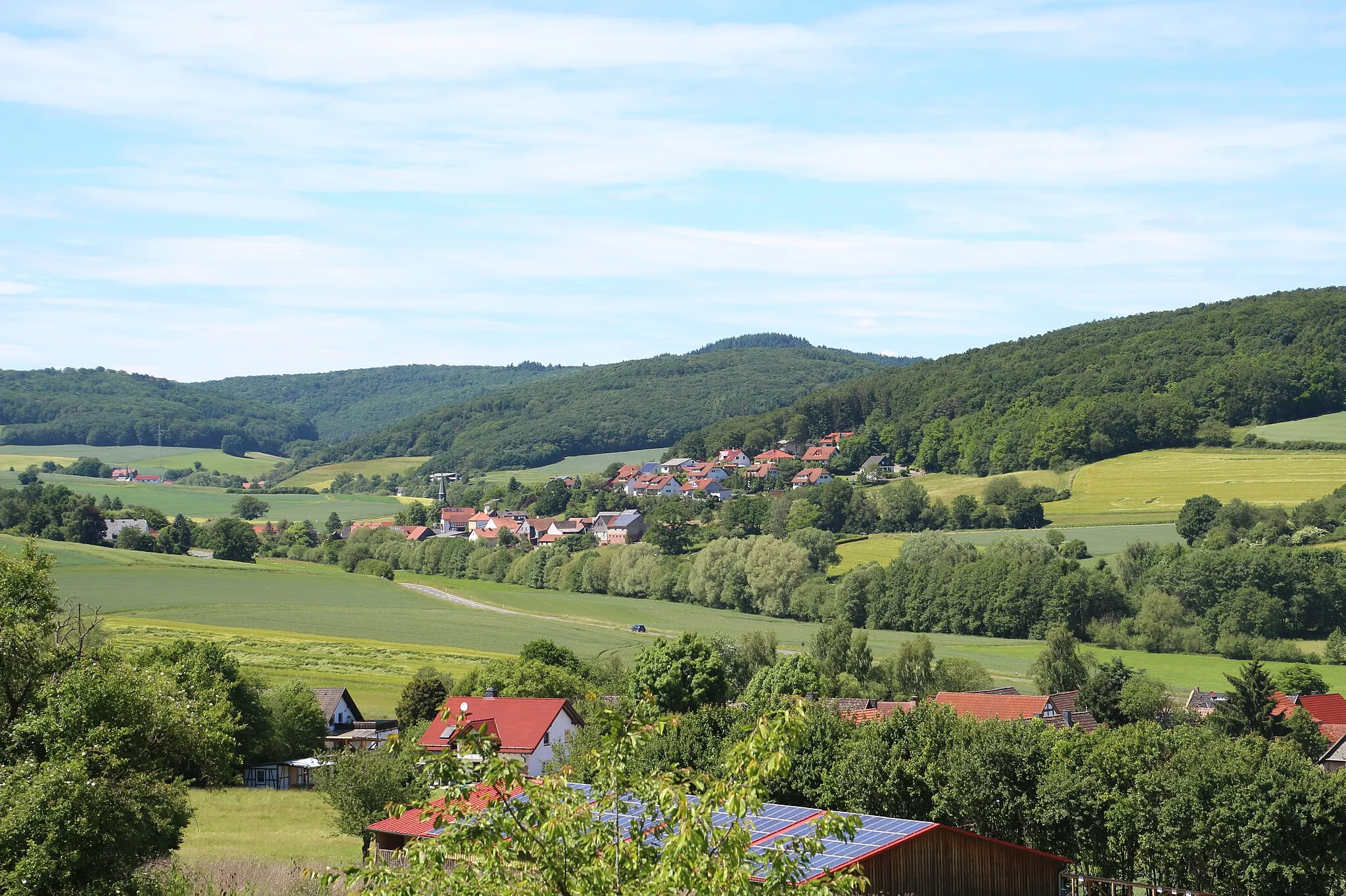 Photo showing: Weitershausen mit Nesselbrunn im Vordergrund]