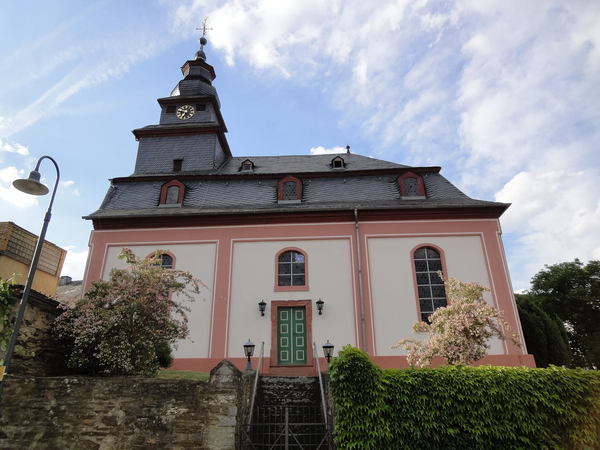 Photo showing: Die evangelische Kirche in Hünstetten Bechtheim