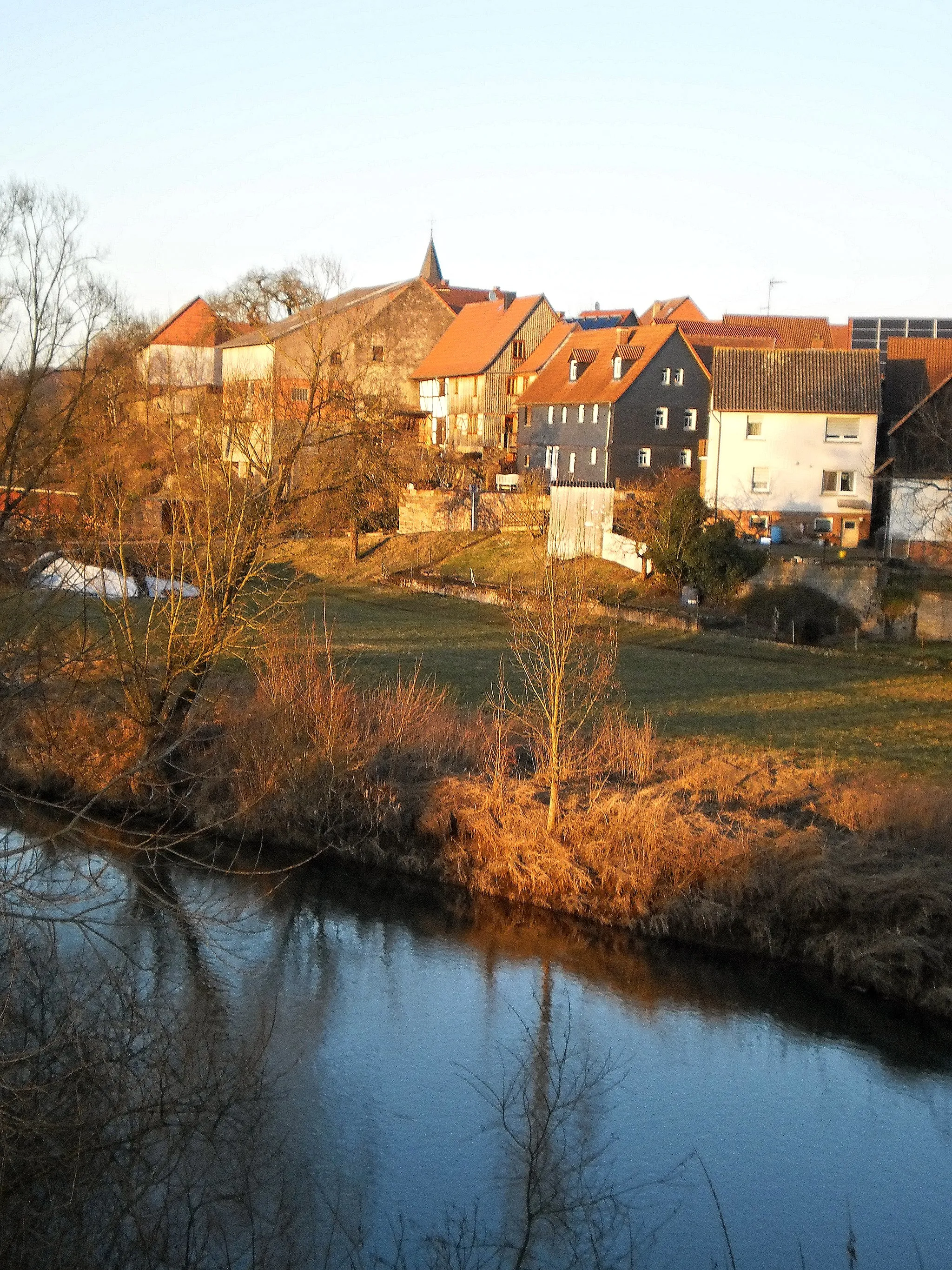 Photo showing: The village Bellnhausen, a part of Fronhausen at the river Lahn in early spring.
