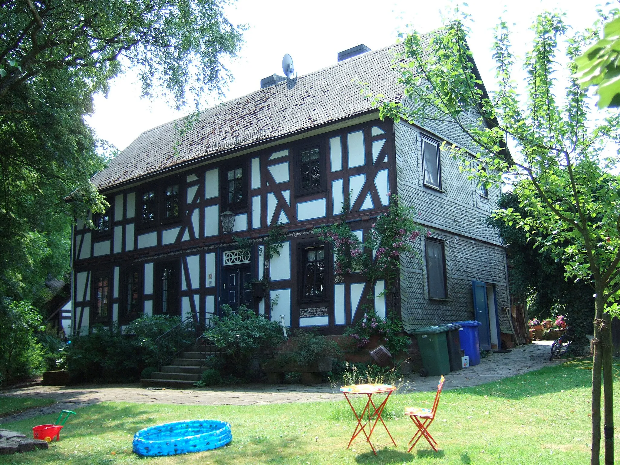 Photo showing: Old schoolhouse in Burgwald-Wiesenfeld, Germany