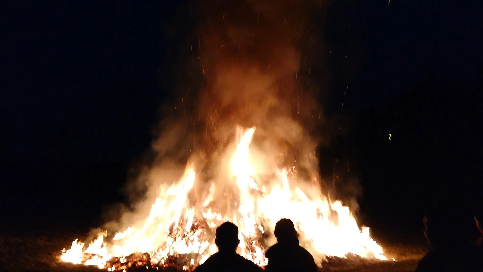 Photo showing: Hutzelfeuer in Gläserzell.